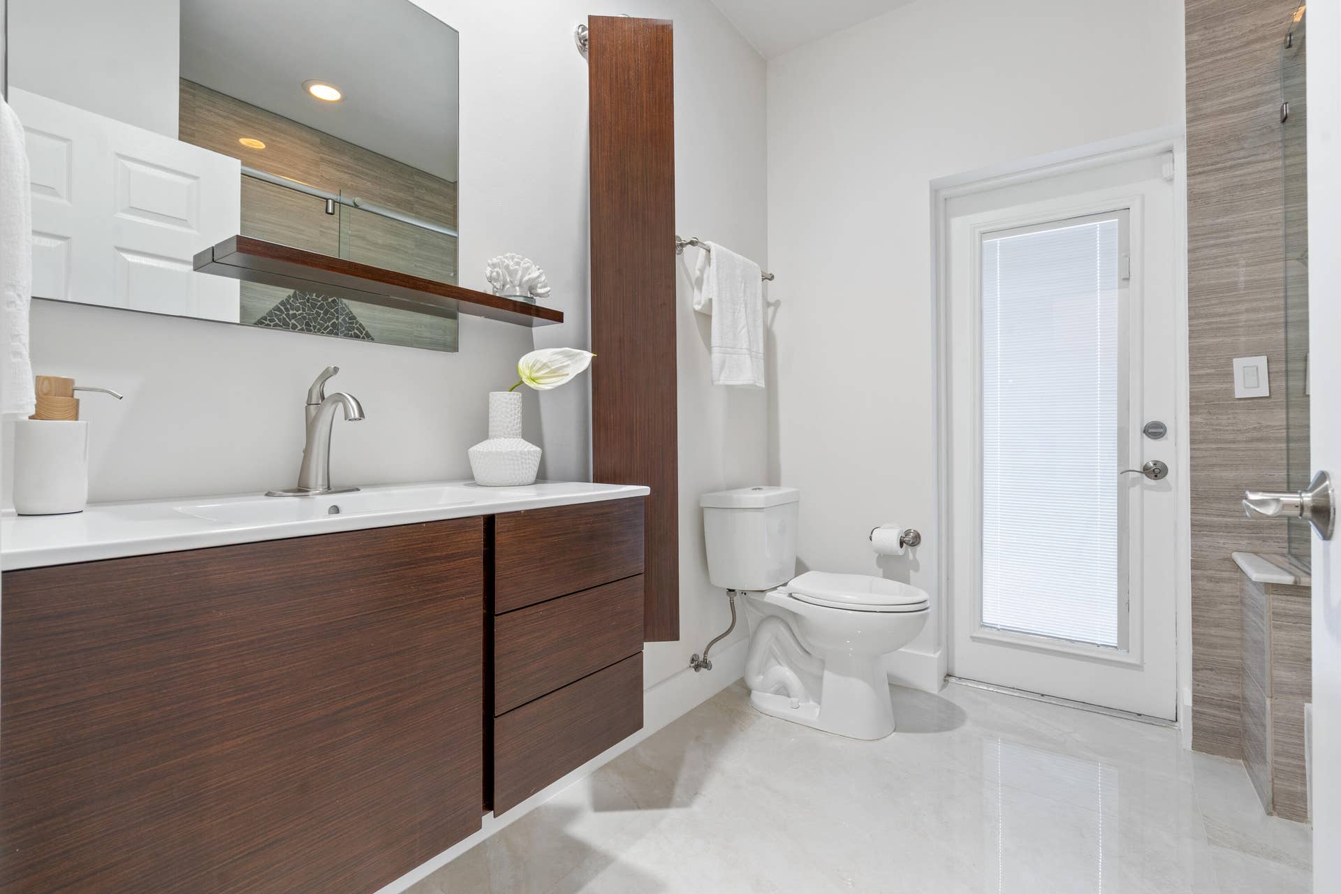 2701 NE 2ND Avenue, Wilton Manors, FL 33334 22-2701 NE 2nd Ave Wilton Manros, FL-121