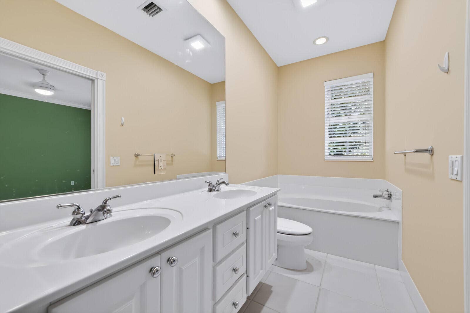 3846 Greenway Drive, Jupiter, FL 33458 1st primary bath
