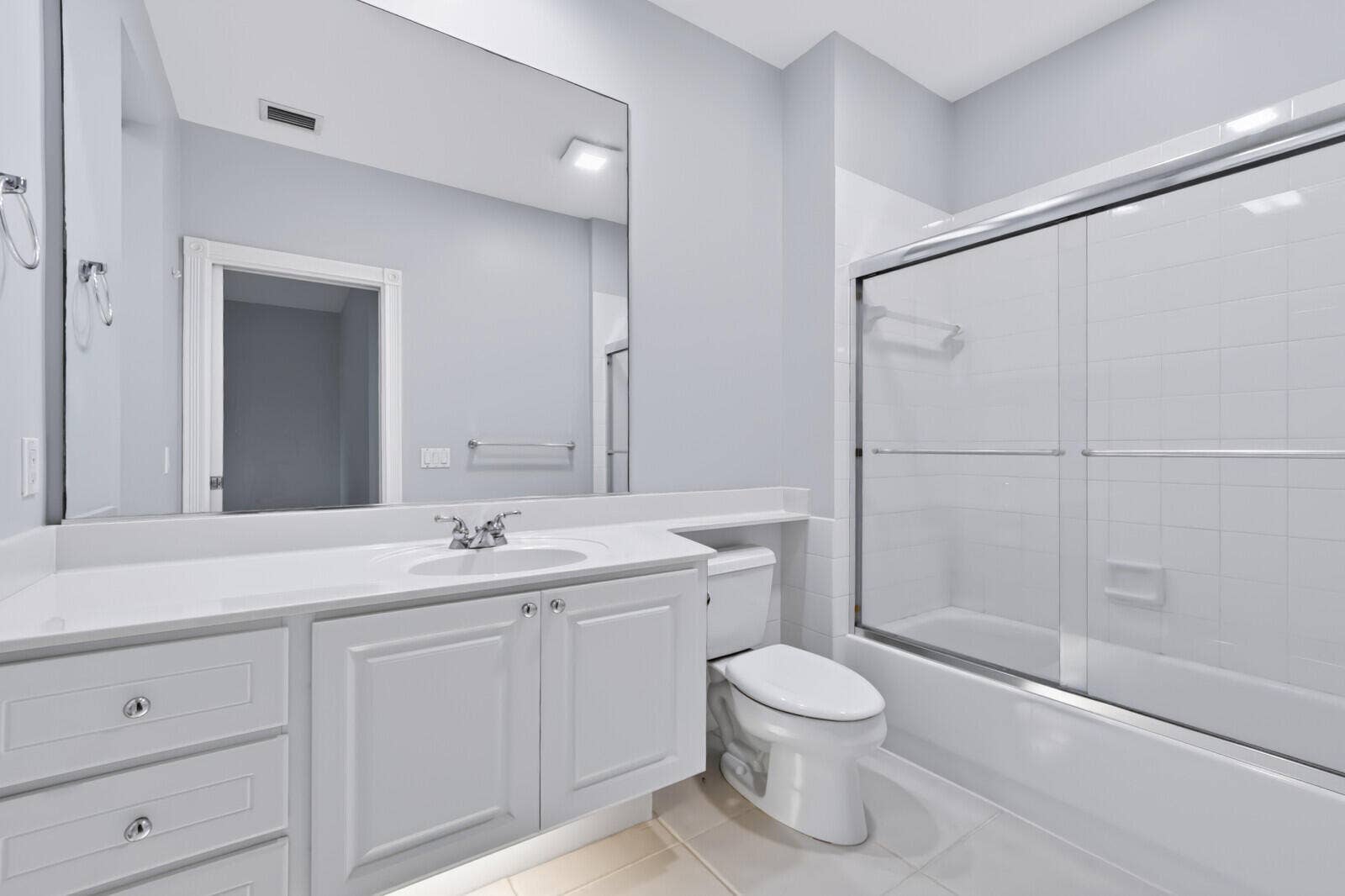 3846 Greenway Drive, Jupiter, FL 33458 2nd primary bath
