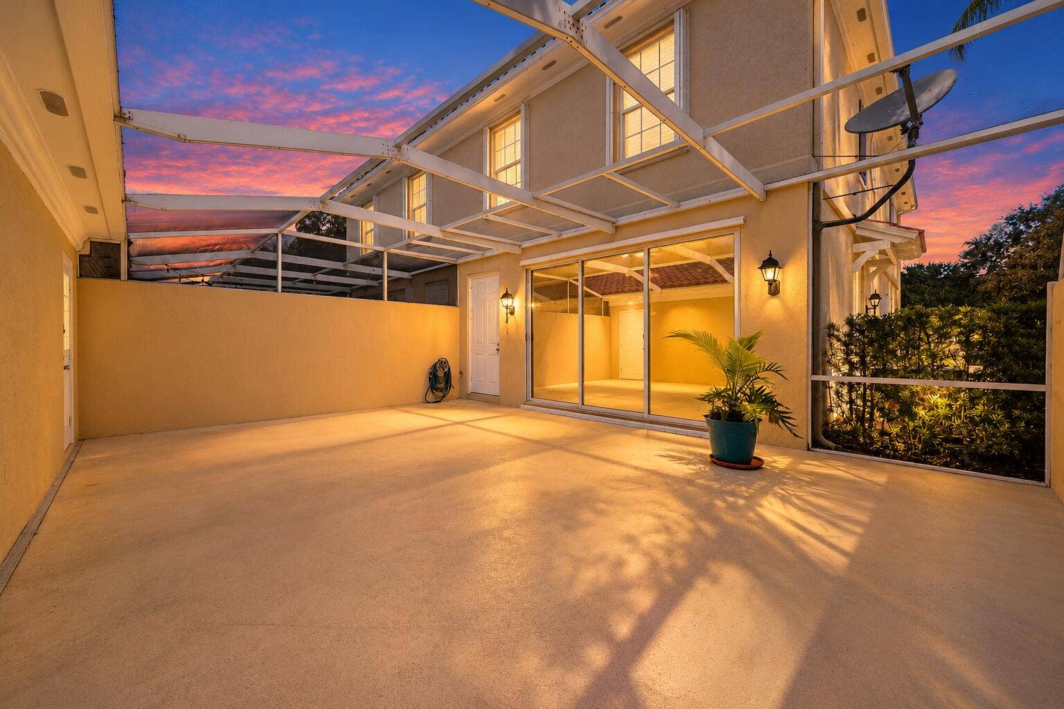 3846 Greenway Drive, Jupiter, FL 33458 Patio twilight