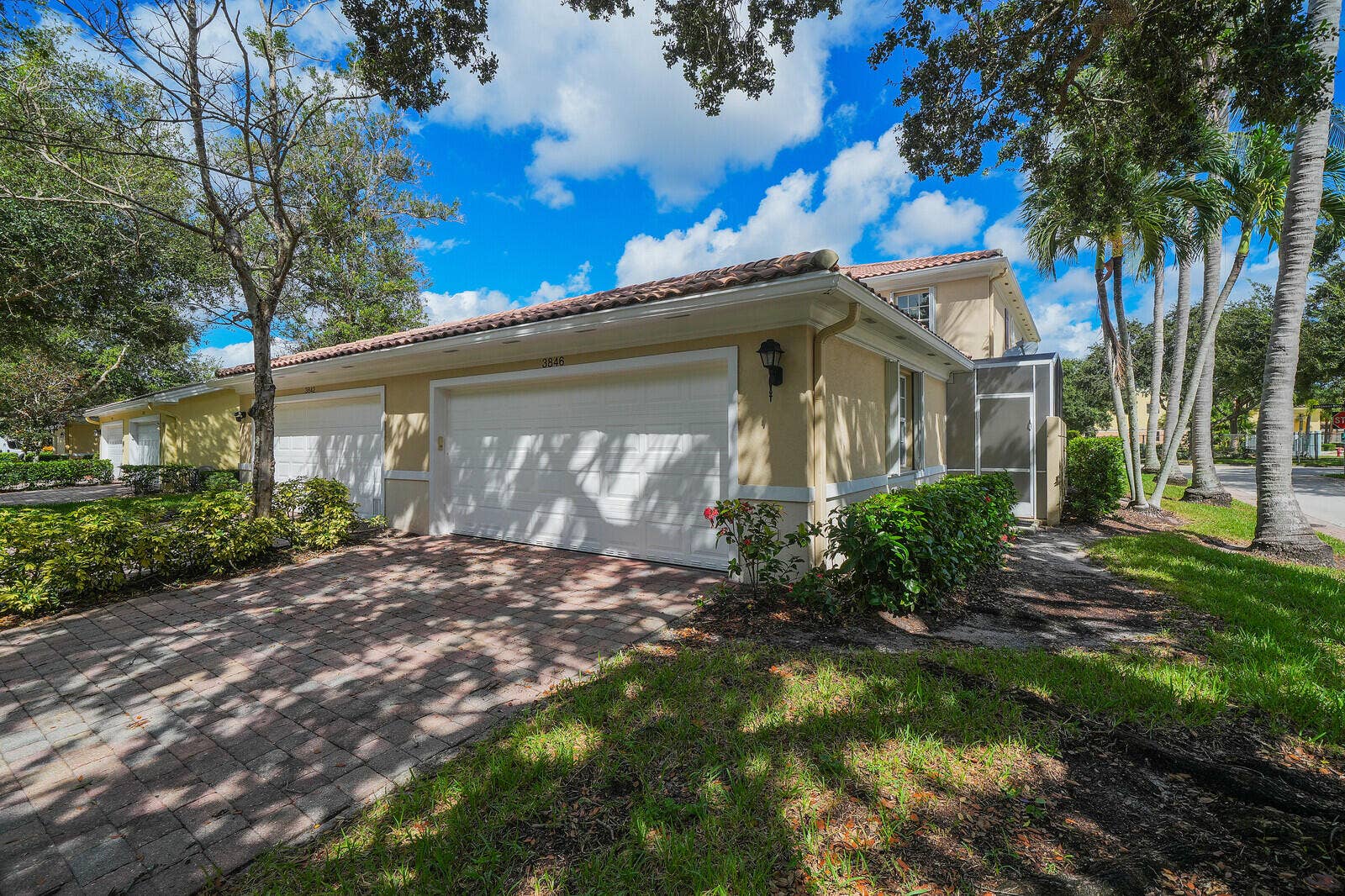 3846 Greenway Drive, Jupiter, FL 33458 Garage