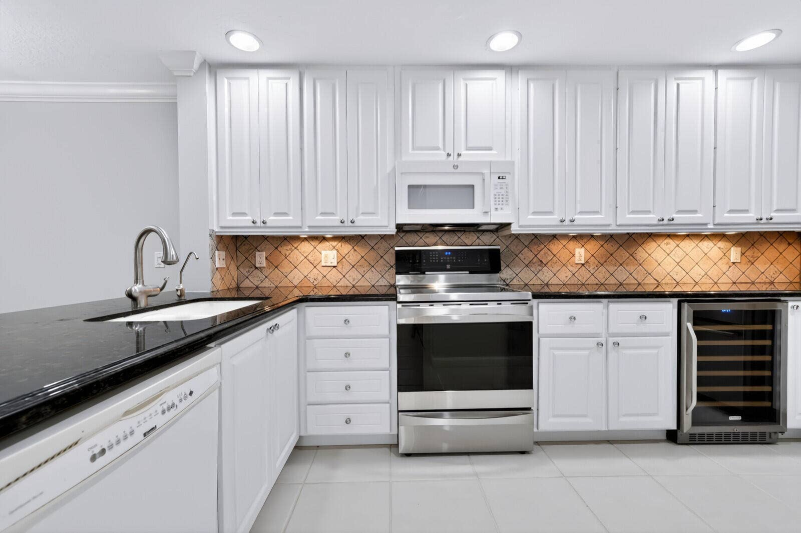 3846 Greenway Drive, Jupiter, FL 33458 Kitchen