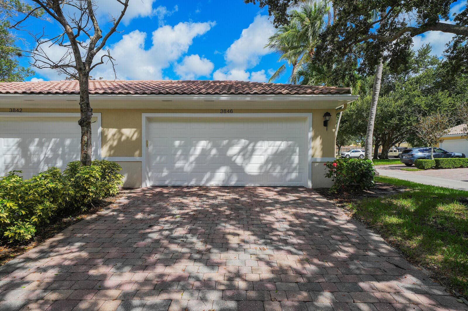 3846 Greenway Drive, Jupiter, FL 33458 Driveway & two car garage