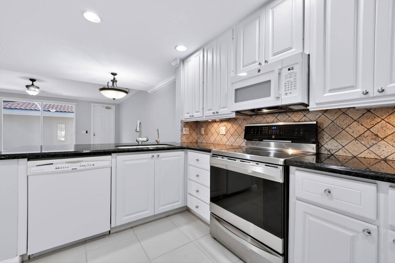 3846 Greenway Drive, Jupiter, FL 33458 Kitchen