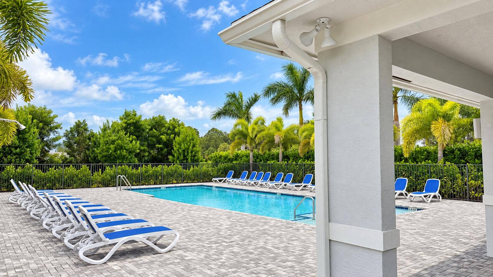 636 SE Lake Falls Street, Port St Lucie, FL 34984 Piscina_y_Clubhouse_06