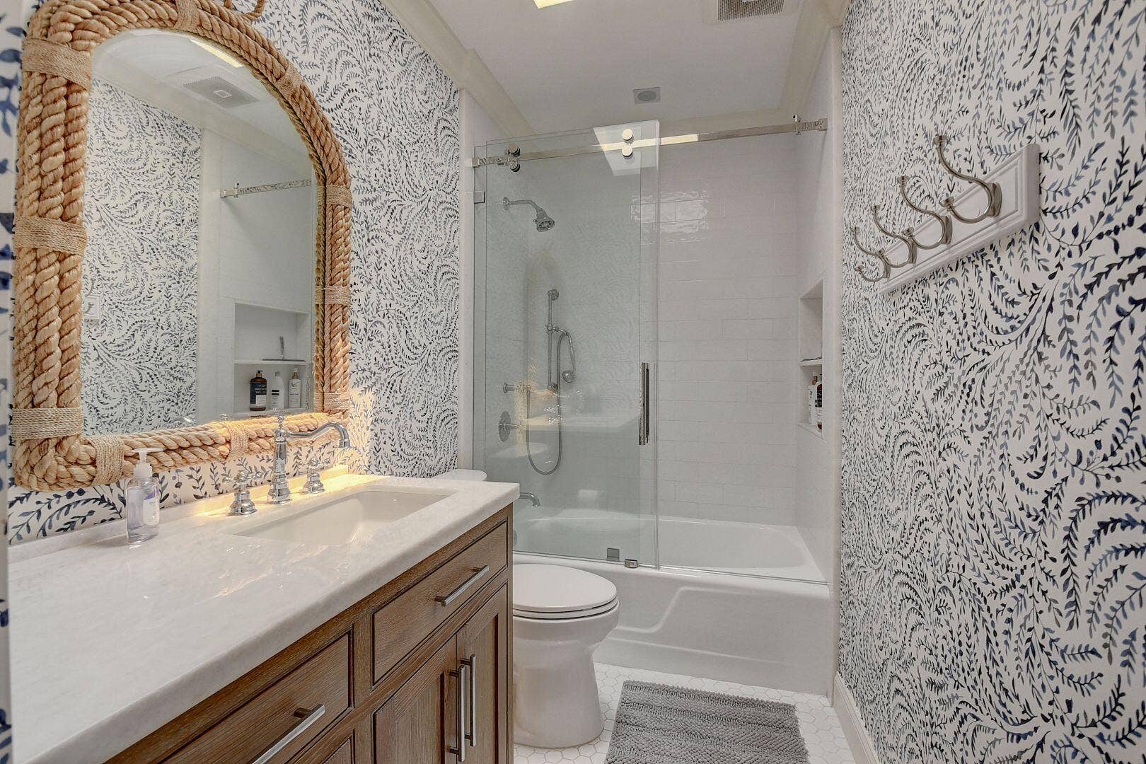 1920 S OCEAN Boulevard, #2-D, Delray Beach, Delray Beach, FL 33483 Guest Bath