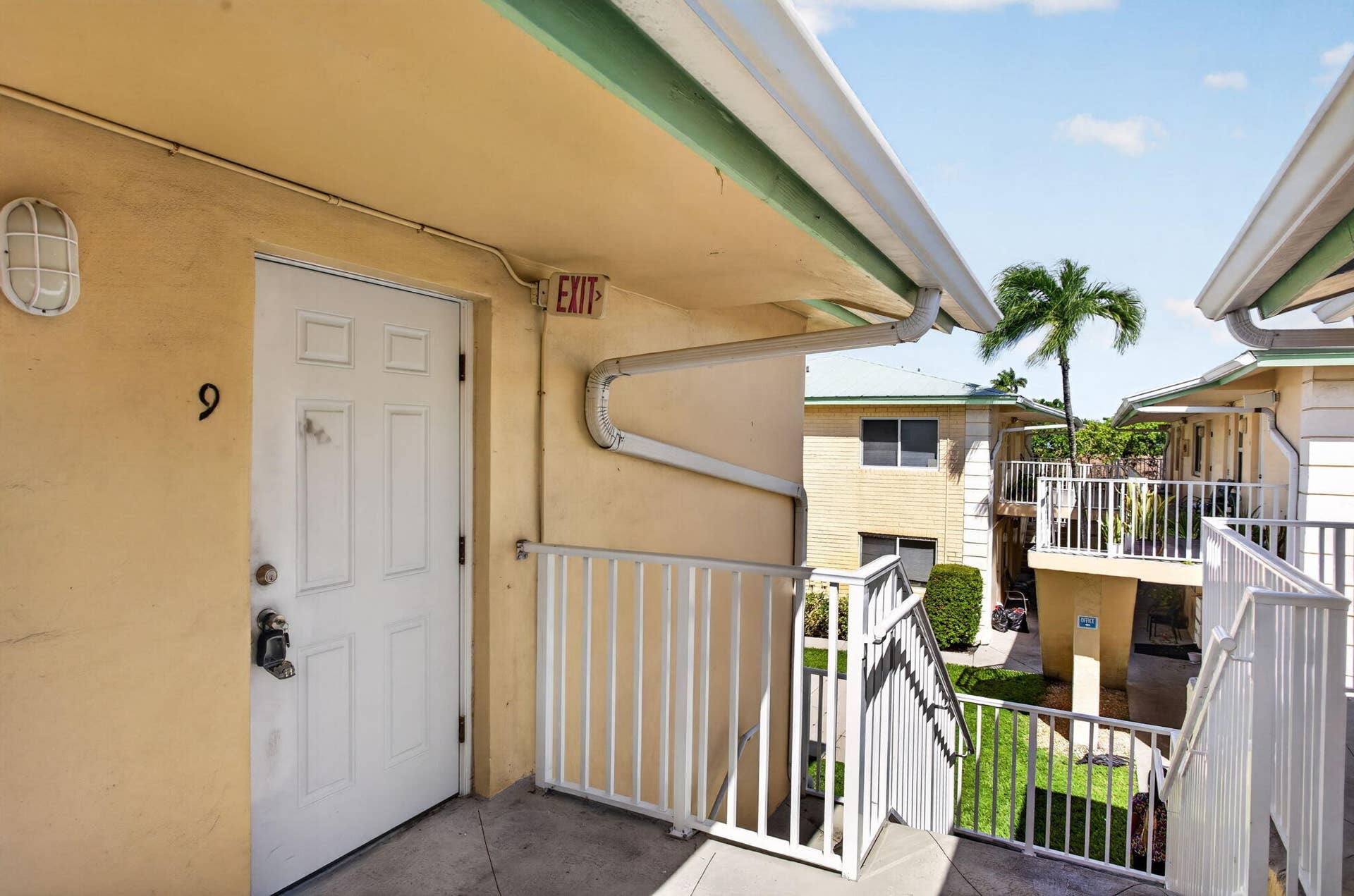 901 Pine Drive, #9, Pompano Beach, FL 33060 51-web-or-mls-901-51