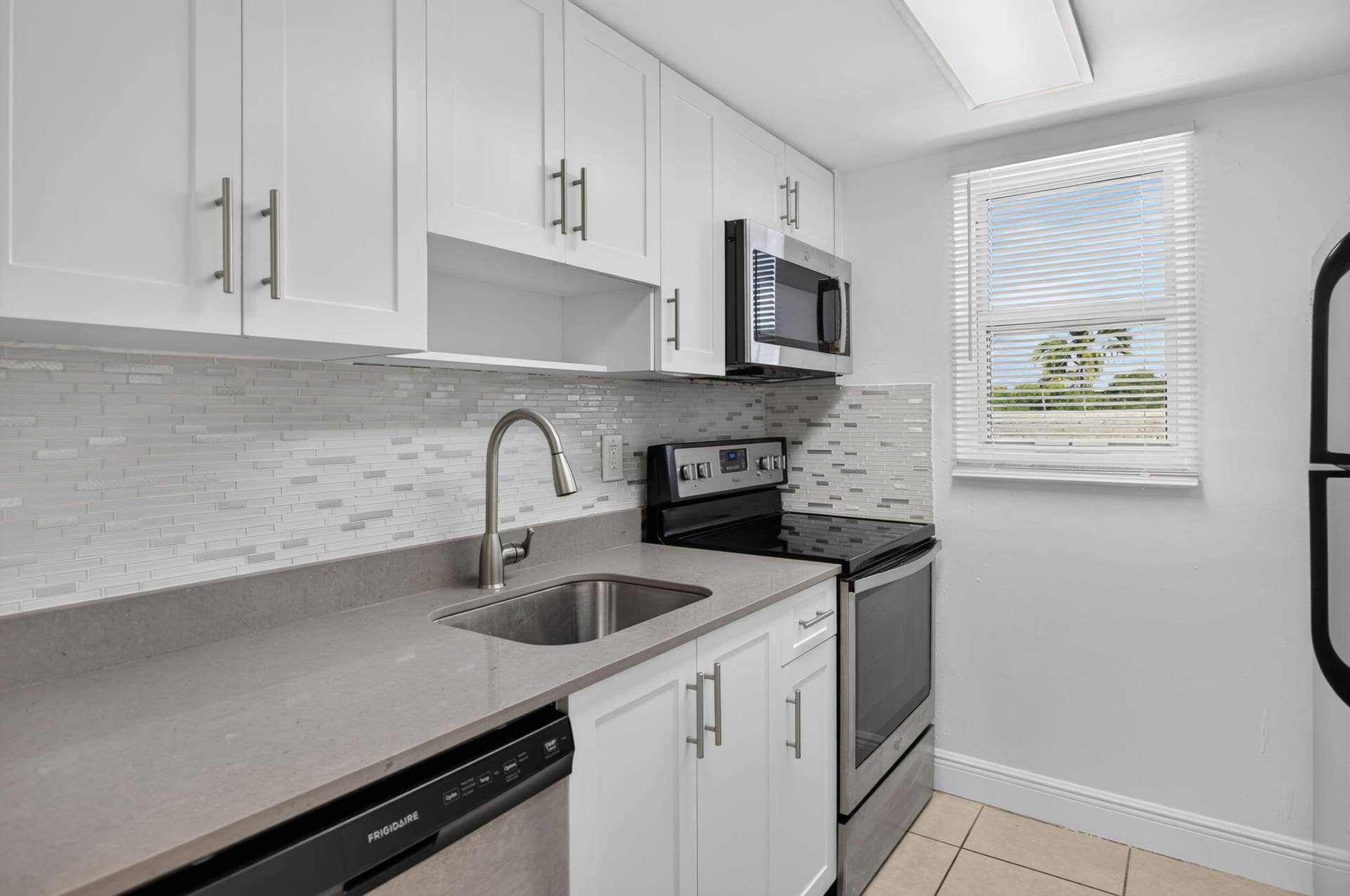 901 Pine Drive, #9, Pompano Beach, FL 33060 25-web-or-mls-901-23