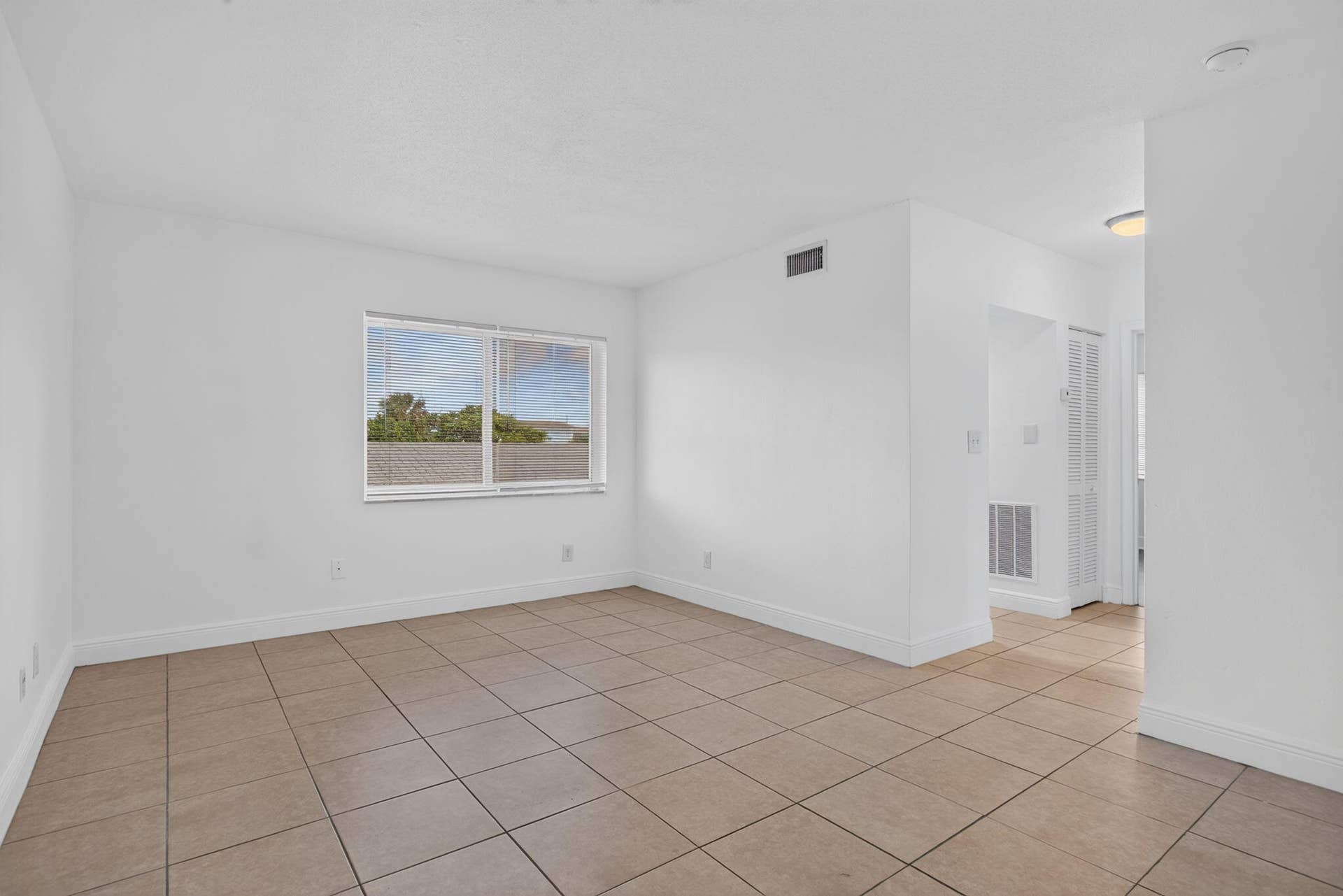 901 Pine Drive, #9, Pompano Beach, FL 33060 22-web-or-mls-901-18