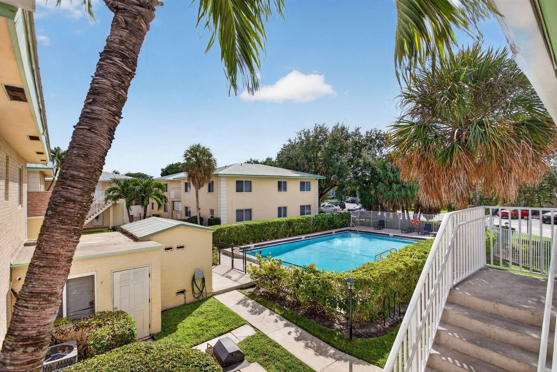 901 Pine Drive, #9, Pompano Beach, FL 33060 7-web-or-mls-901-20