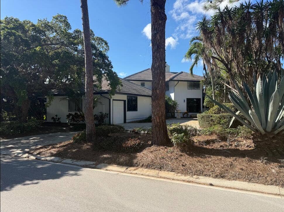 6500 SE WINGED FOOT Drive, Stuart, FL 34997 Side of Home