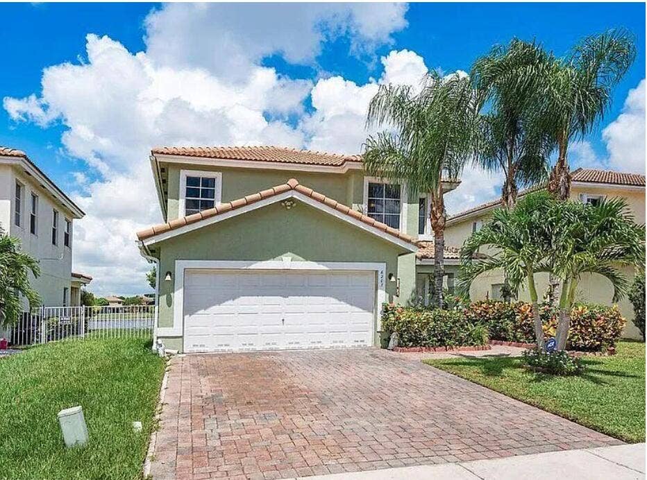 6207 ADRIATIC Way, West Palm Beach, FL 33413 front