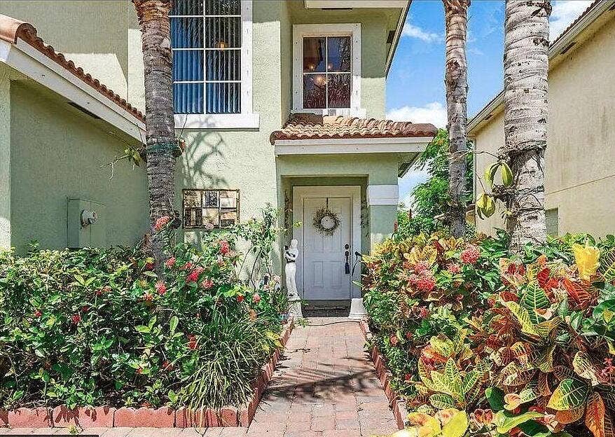 6207 ADRIATIC Way, West Palm Beach, FL 33413 front door