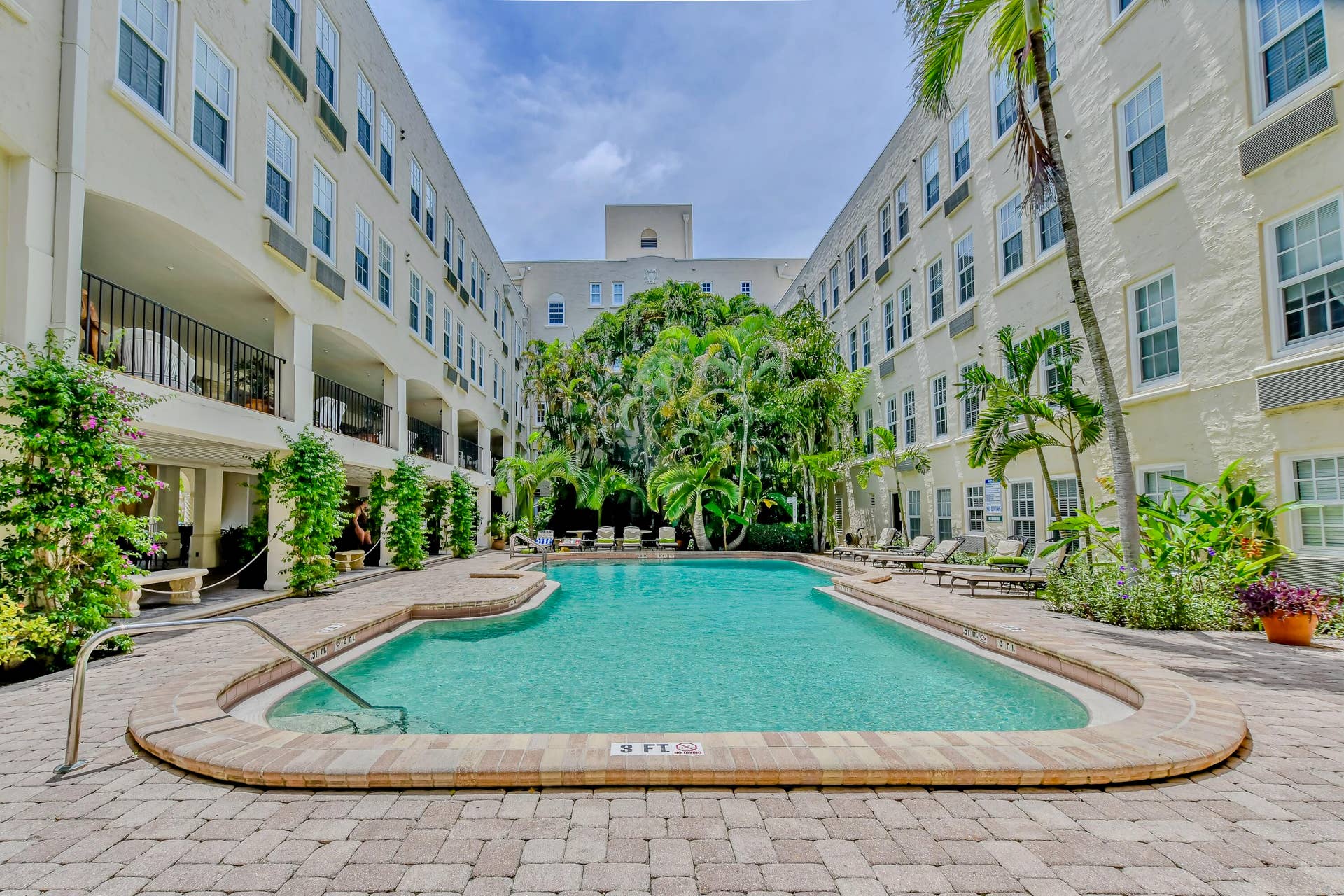 235 Sunrise Avenue, #3201, Palm Beach, FL 33480 Palm Beach Hotel - Pool Area