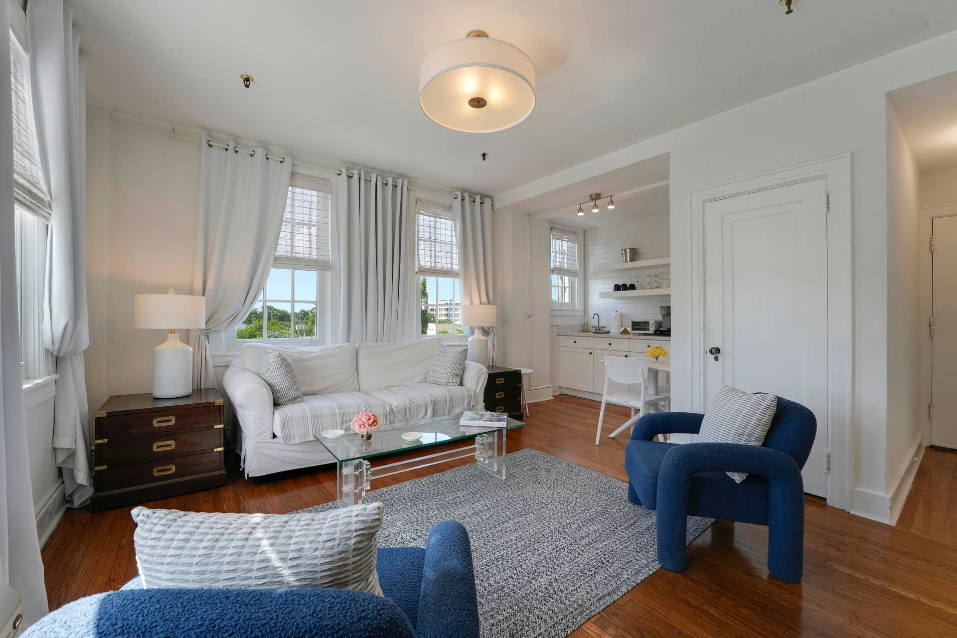235 Sunrise Avenue, #3201, Palm Beach, FL 33480 Bright & Inviting Living Area