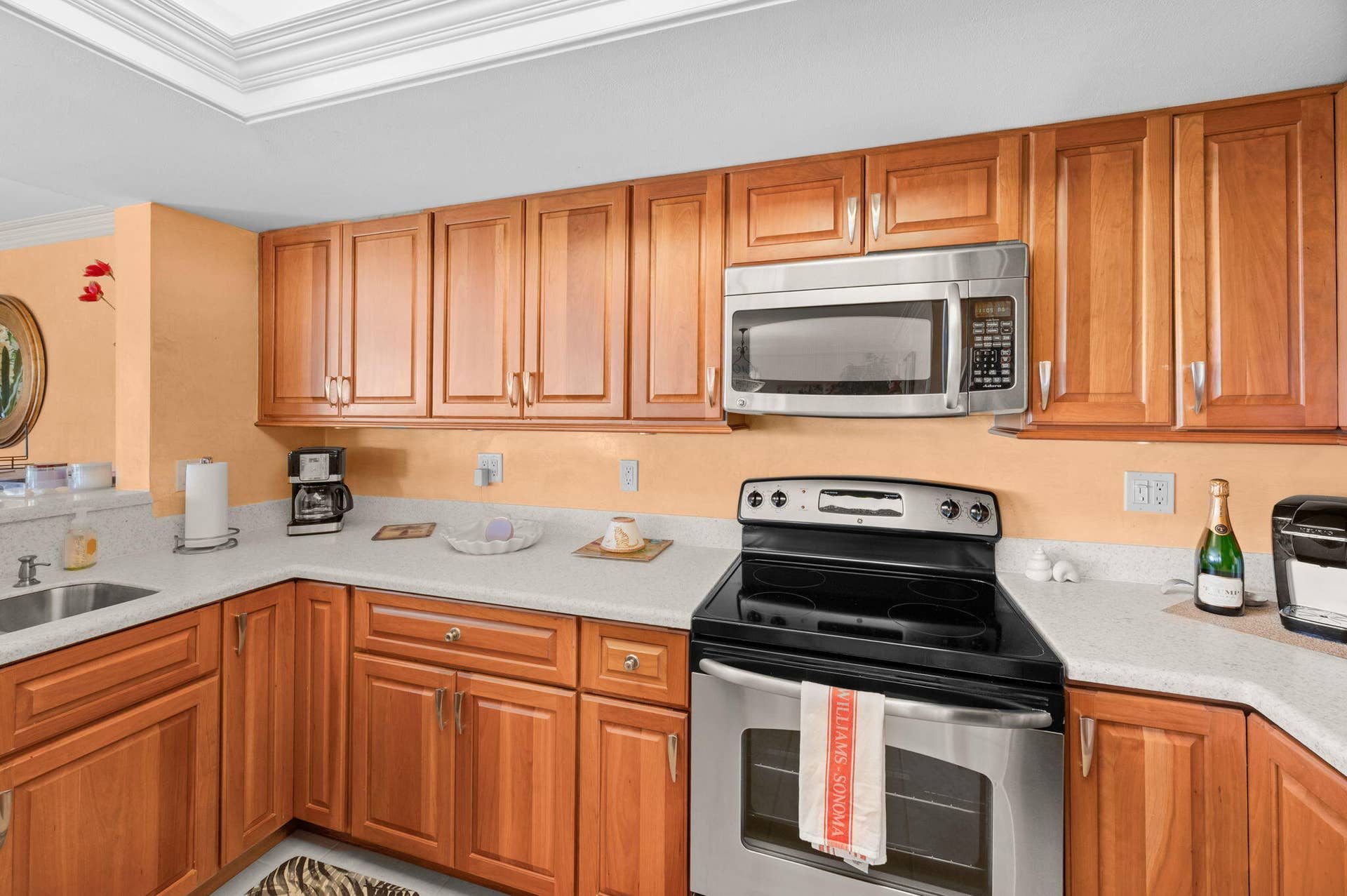 2636 OCEAN Drive, #105, Vero Beach, FL 32963 18-web-or-mls-2636 Ocean Dr 105 - 18