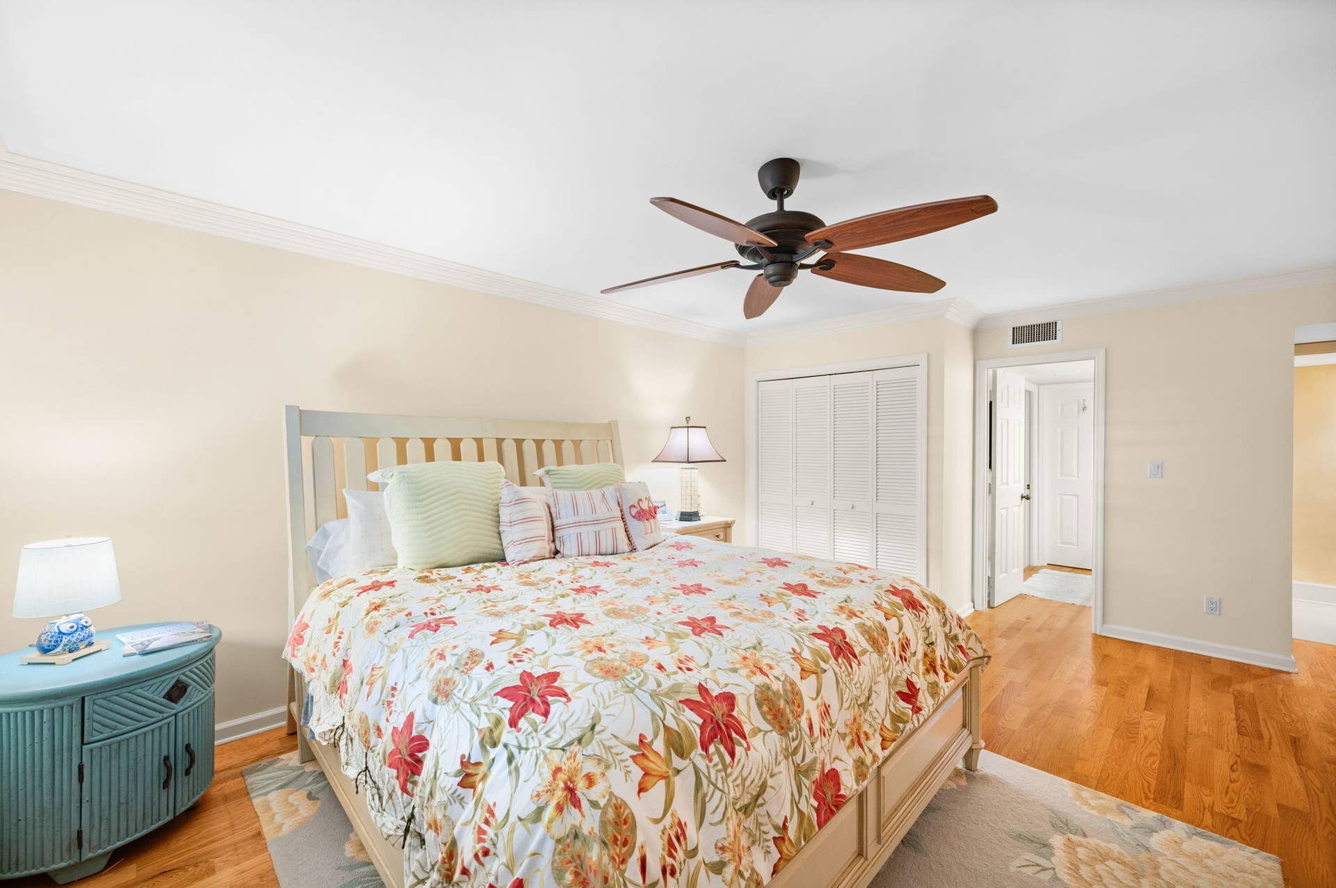 2636 OCEAN Drive, #105, Vero Beach, FL 32963 6-web-or-mls-2636 Ocean Dr 105 - 6