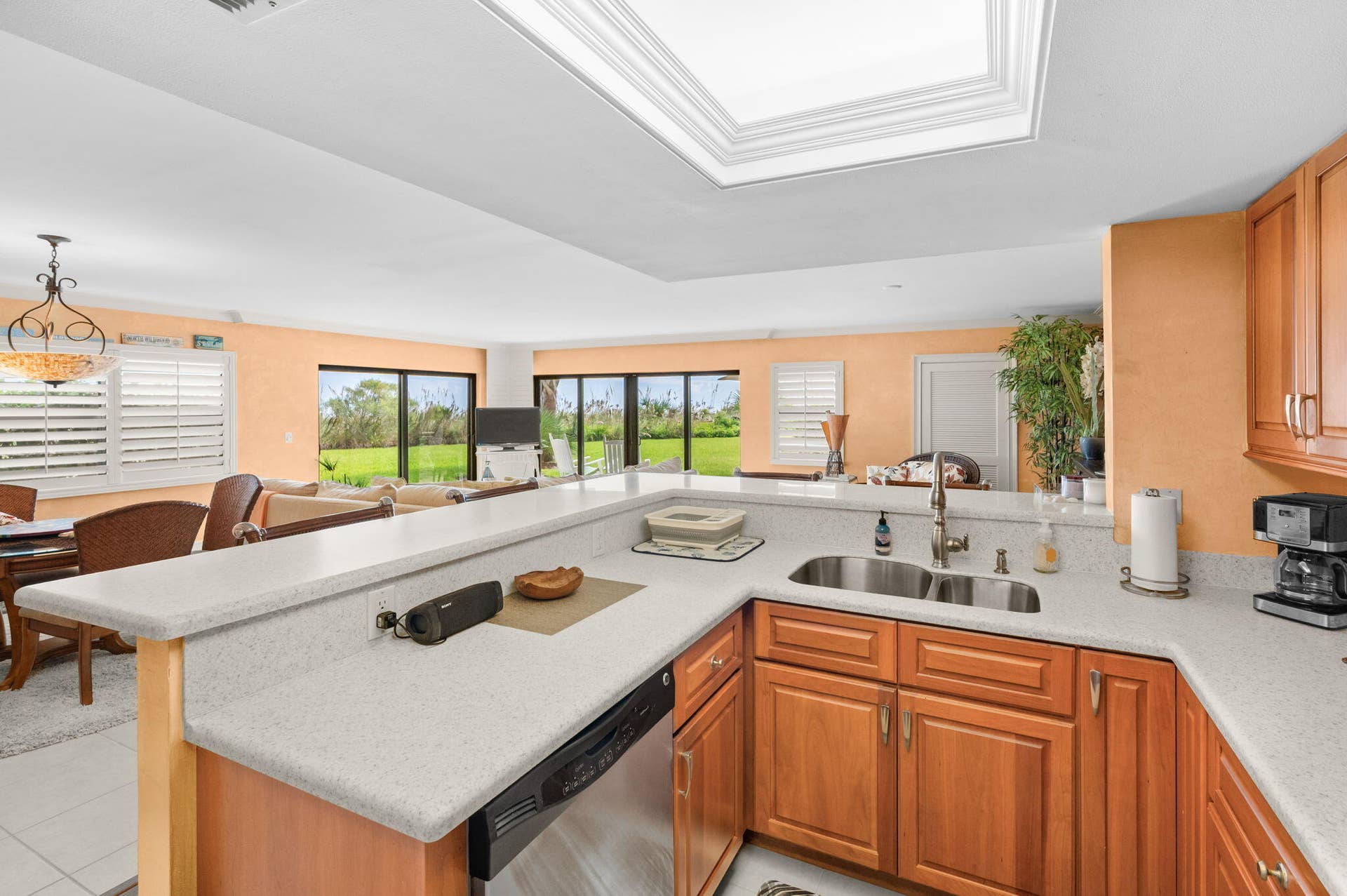 2636 OCEAN Drive, #105, Vero Beach, FL 32963 19-web-or-mls-2636 Ocean Dr 105 - 19