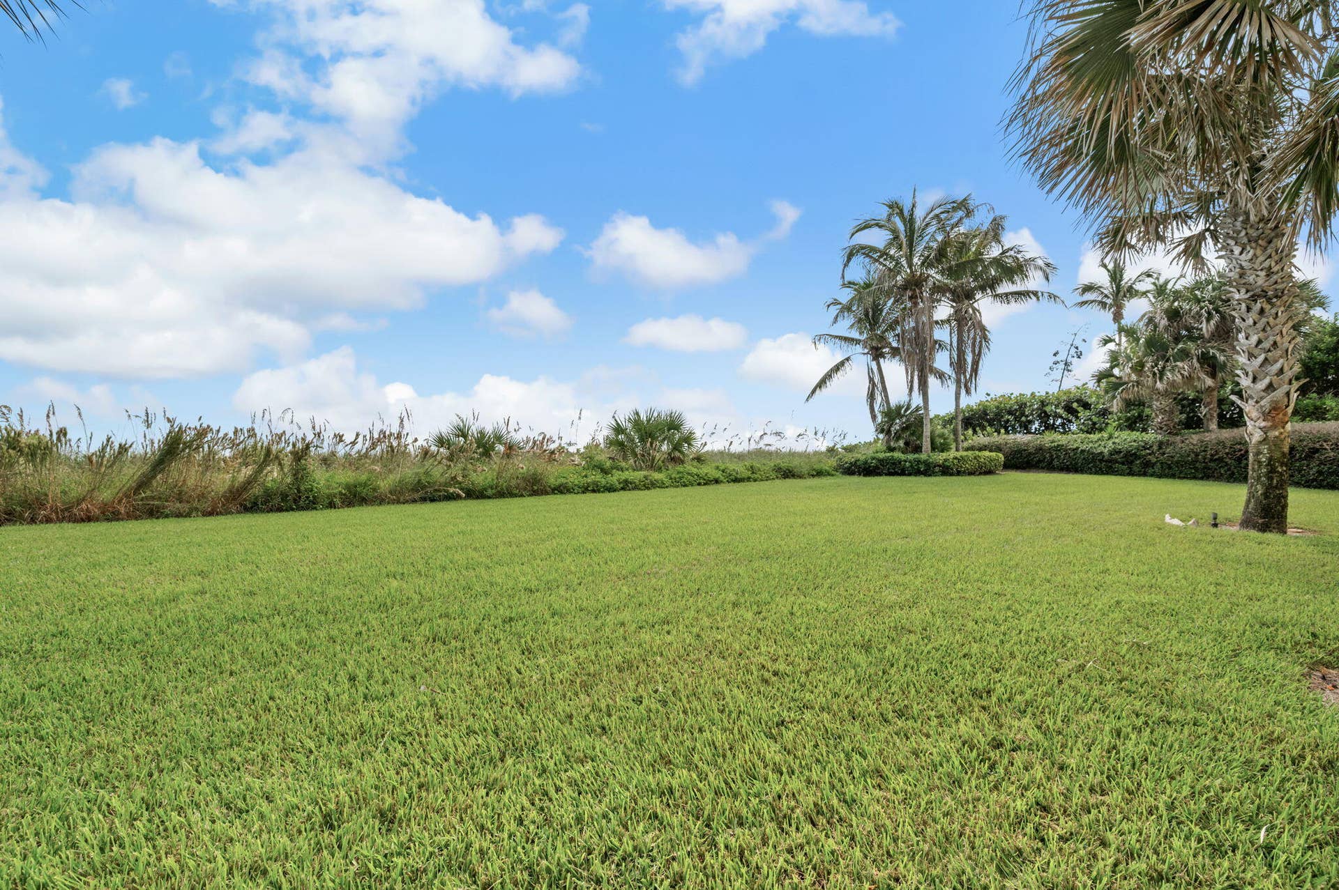 2636 OCEAN Drive, #105, Vero Beach, FL 32963 23-web-or-mls-2636 Ocean Dr 105 - 23