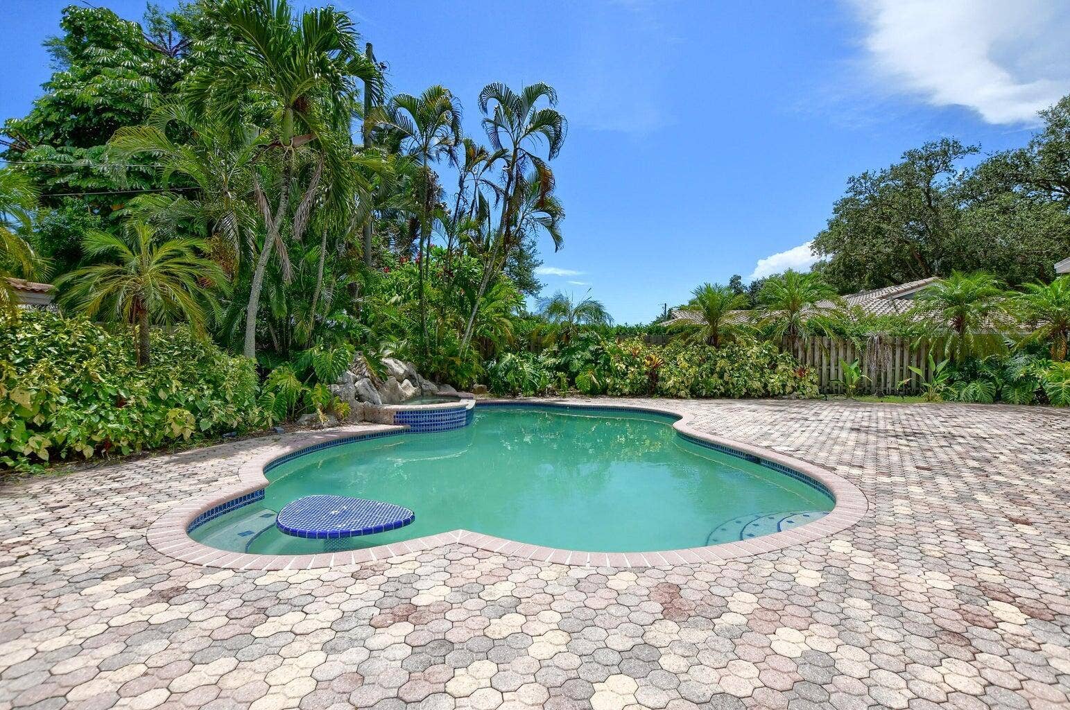 88 SW 10TH Drive, Boca Raton, FL 33487 20220803000015192606000000-o