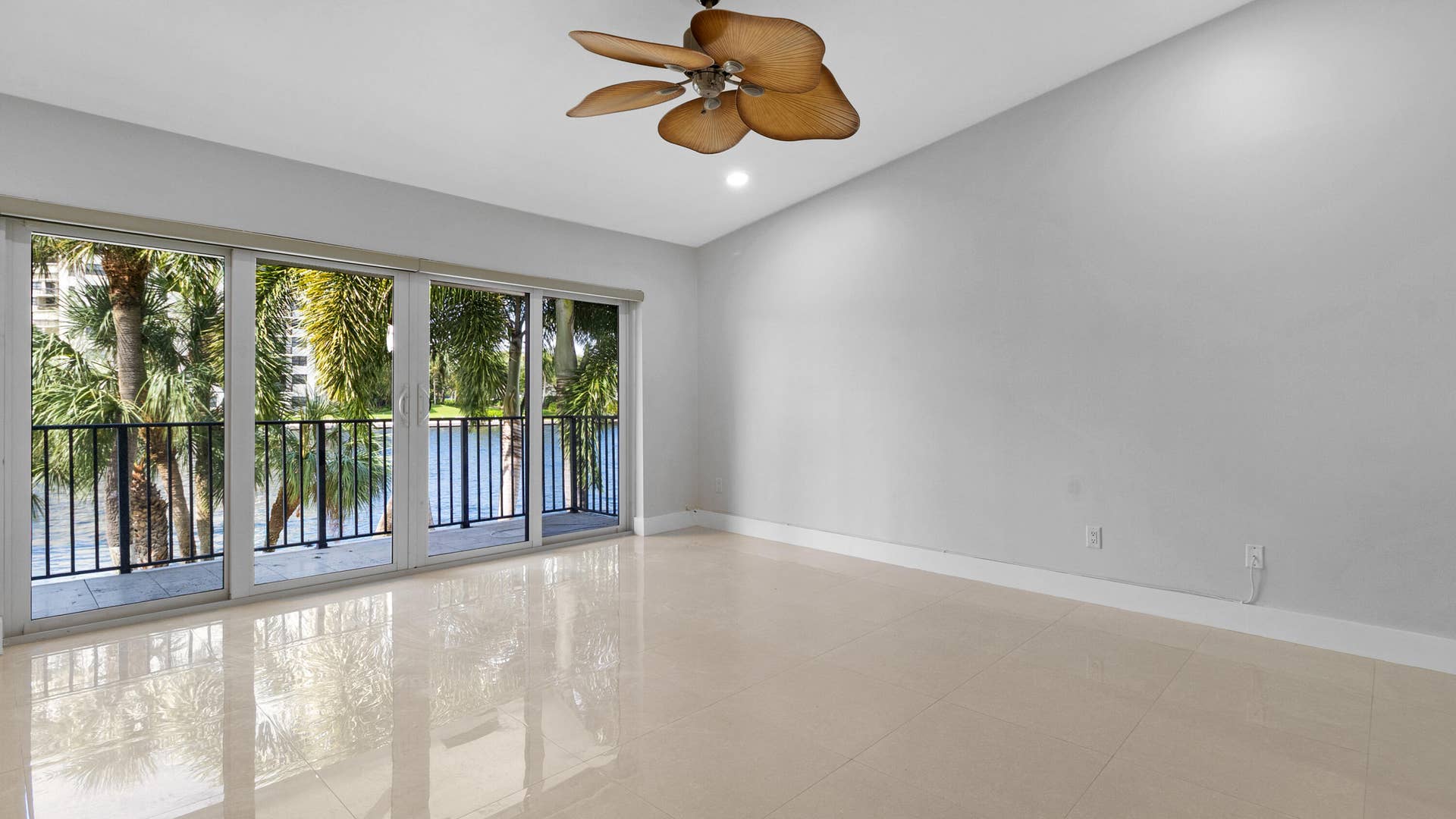1301 N RIVERSIDE Drive, #7, Pompano Beach, FL 33062 24_accutour_01 1301-n-riverside-dr-024.p