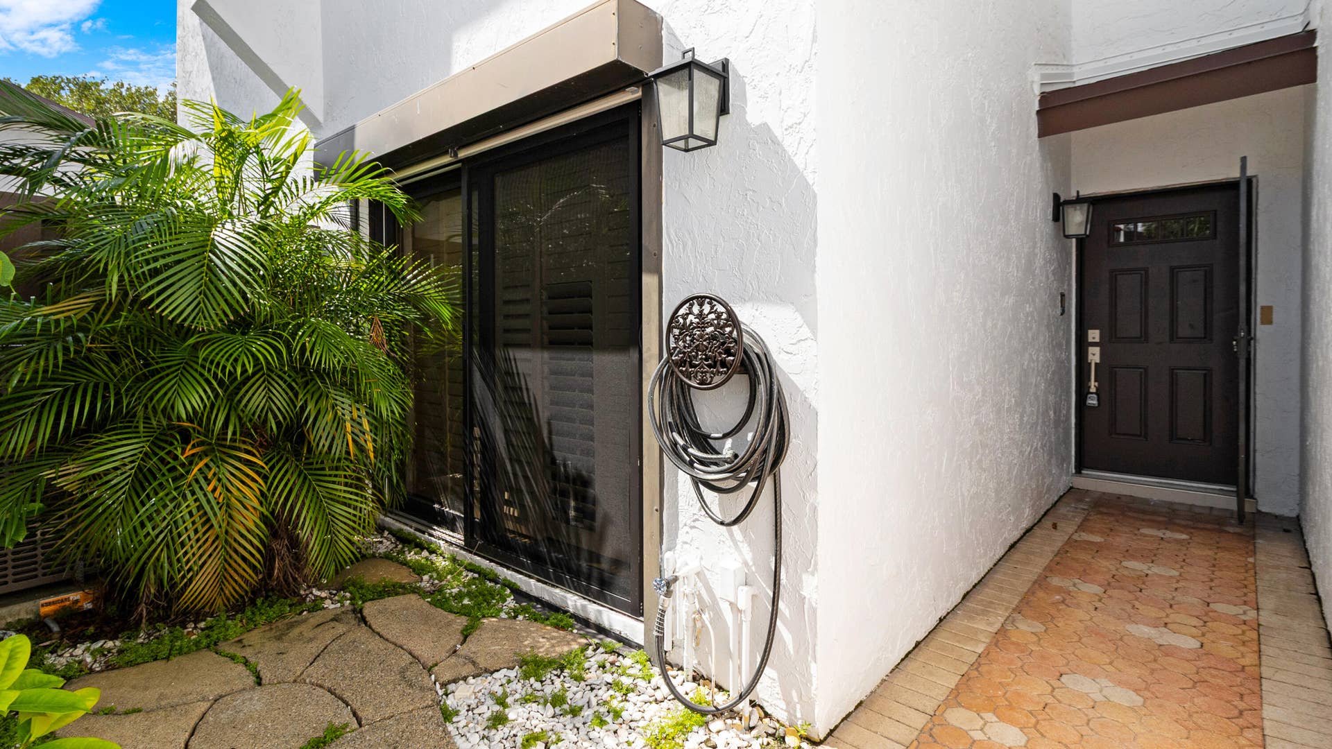 1301 N RIVERSIDE Drive, #7, Pompano Beach, FL 33062 5_accutour_01 1301-n-riverside-dr-005