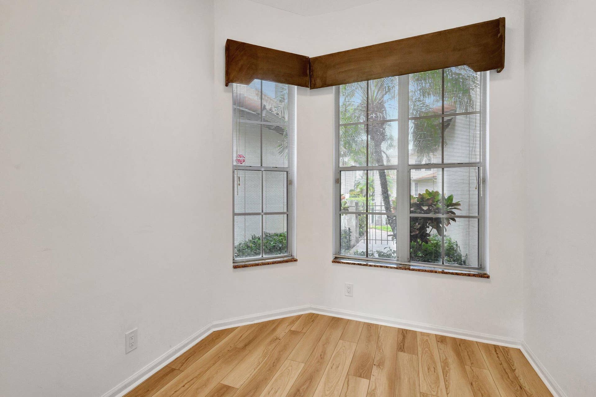 2526 NW 52ND Street, Boca Raton, FL 33496 Breakfast area