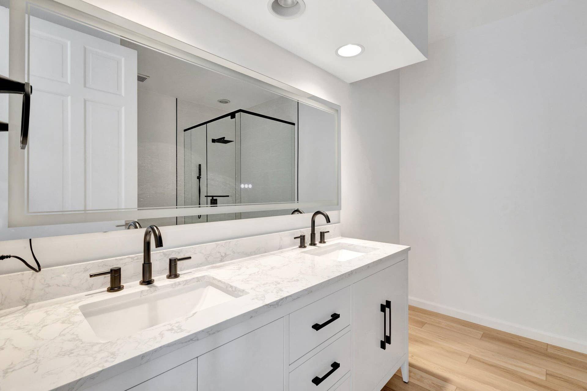 2526 NW 52ND Street, Boca Raton, FL 33496 Upstairs bathroom