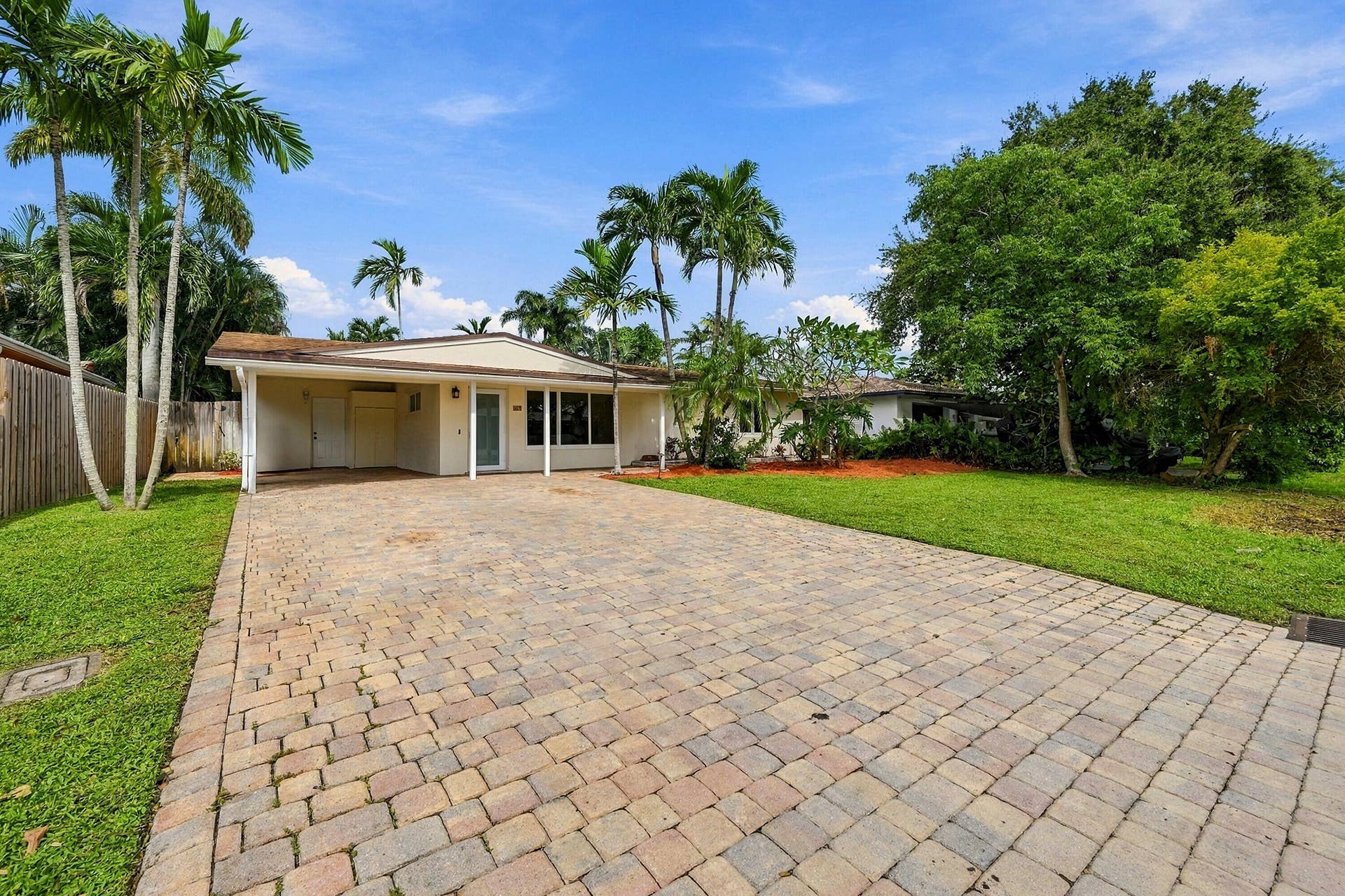 617 NW 28TH Court, Wilton Manors, FL 33311 Front