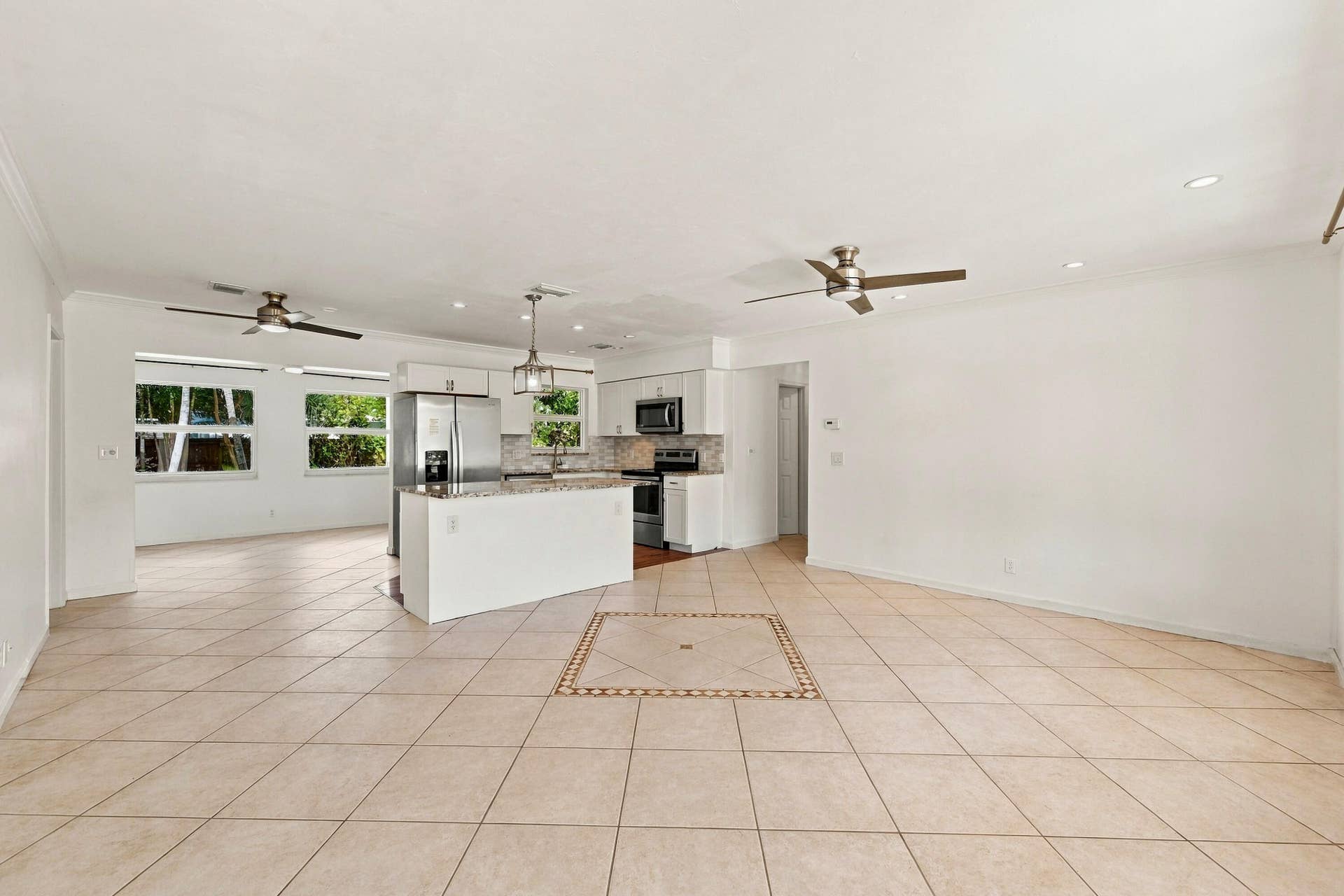 617 NW 28TH Court, Wilton Manors, FL 33311 Living/Kitchen