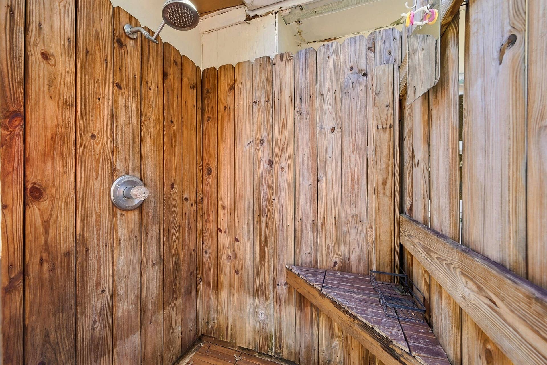 617 NW 28TH Court, Wilton Manors, FL 33311 Outdoor Shower
