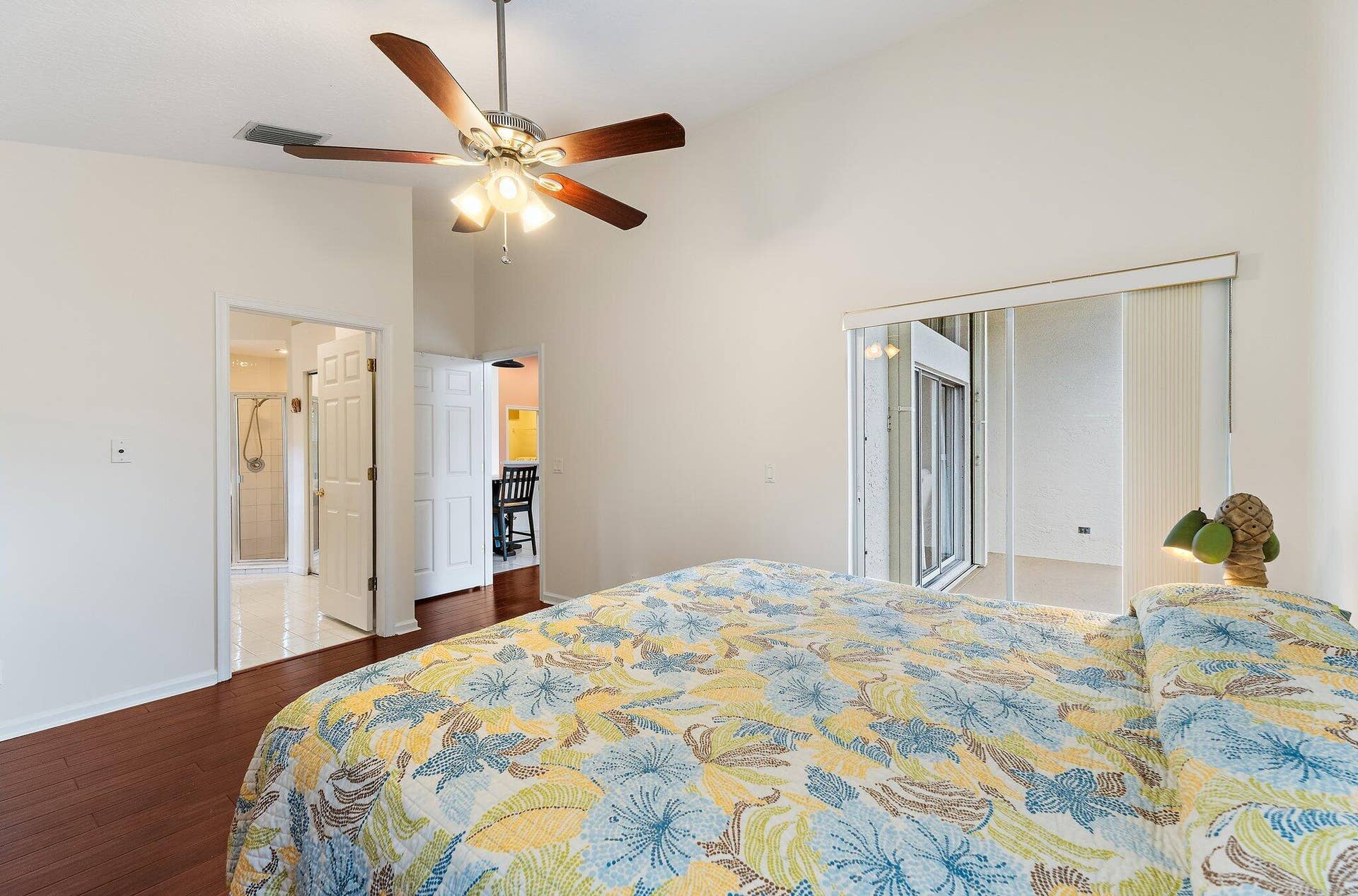 6037 Foster Street, Jupiter, FL 33458 Primary bedroom with sliding glass doors to the screened patio.