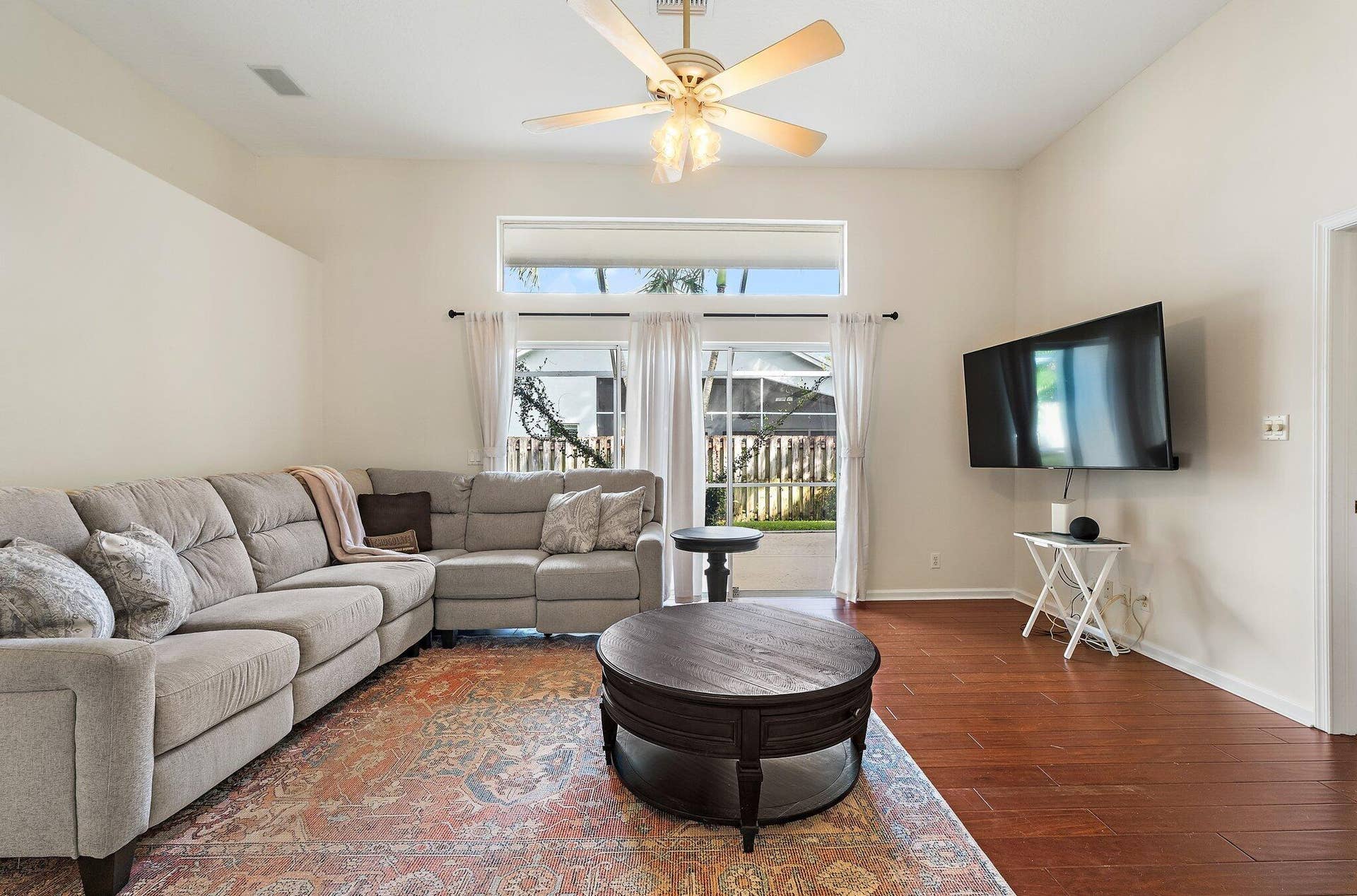 6037 Foster Street, Jupiter, FL 33458 Family room with high ceilings and a ceiling fan.