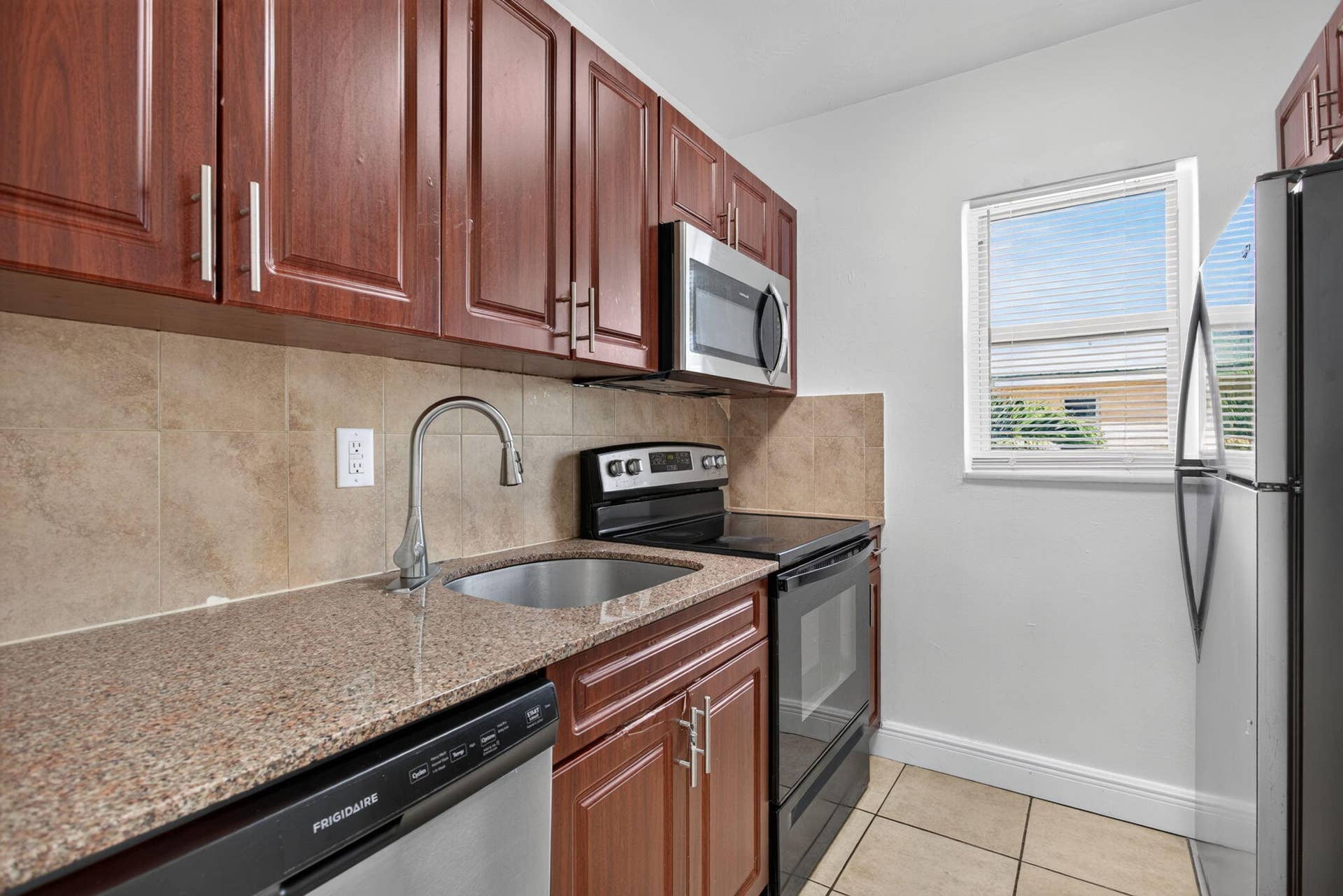 909 Pine Drive, #9, Pompano Beach, Pompano Beach, FL 33060 56-web-or-mls-901-55