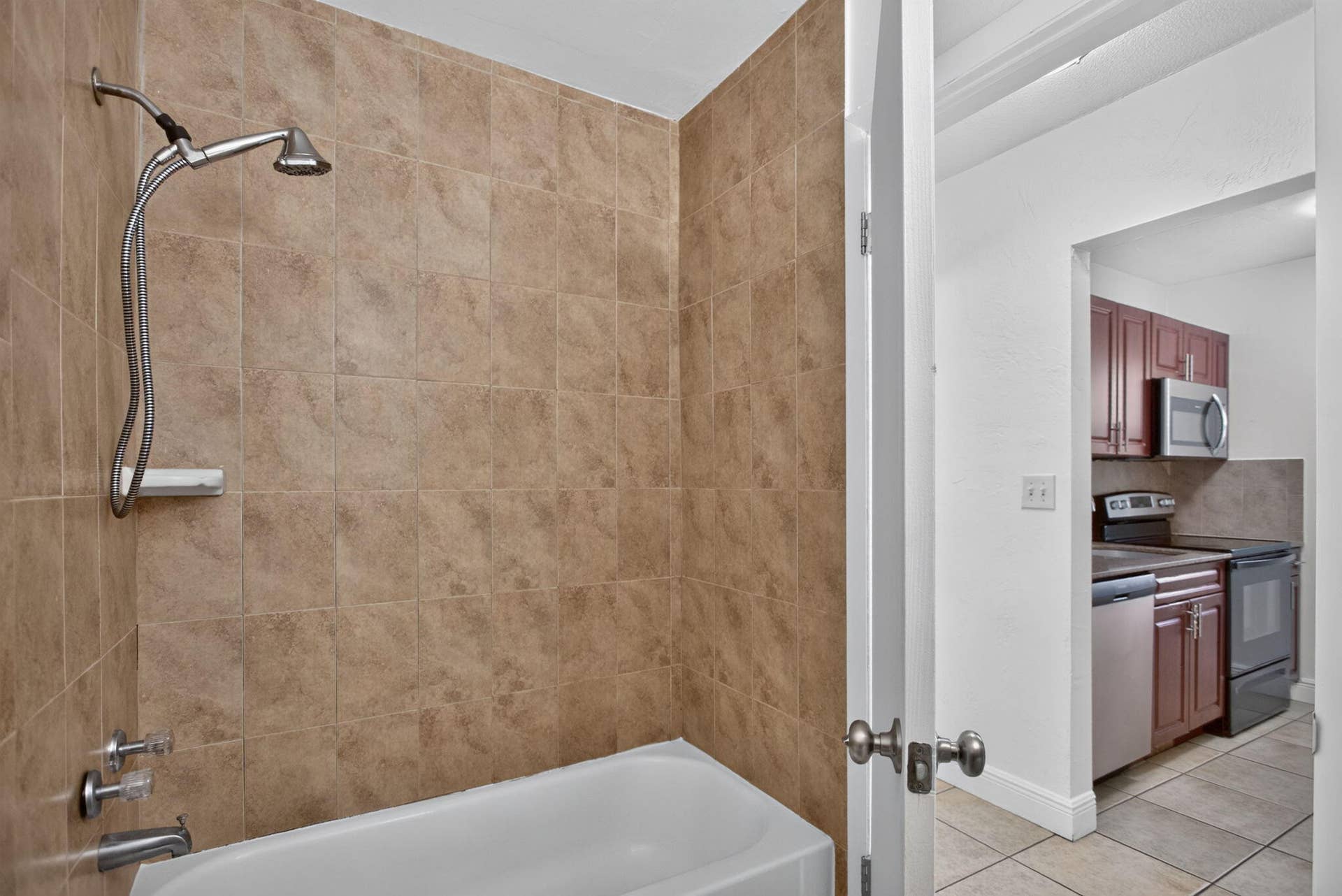 909 Pine Drive, #9, Pompano Beach, Pompano Beach, FL 33060 58-web-or-mls-901-57