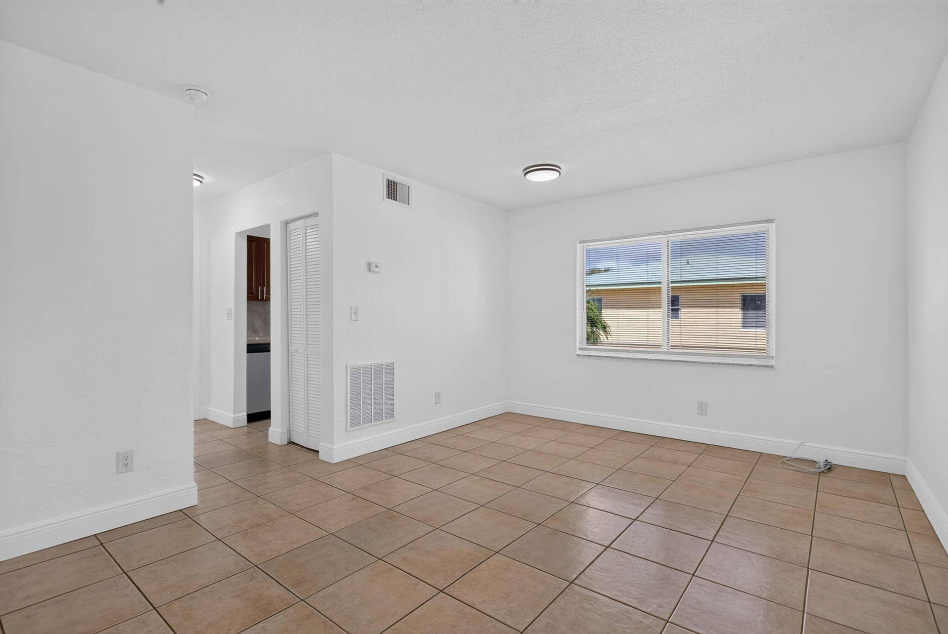 909 Pine Drive, #9, Pompano Beach, Pompano Beach, FL 33060 53-web-or-mls-901-52