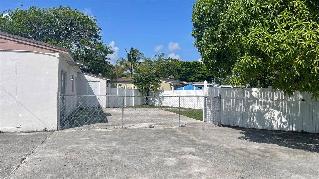 1519 NW 12TH Court, Fort Lauderdale, Fort Lauderdale, FL 33311 GetMedia.ashx-3