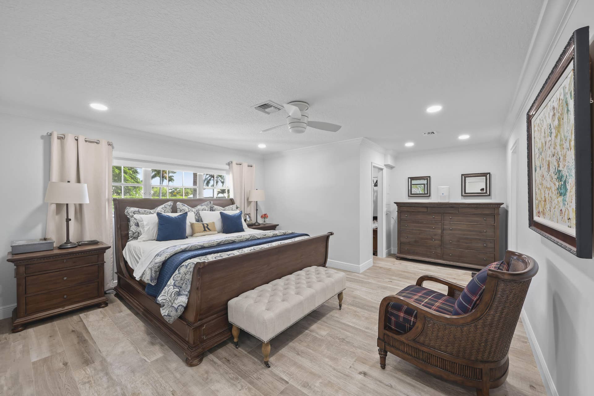 137 Clubhouse Boulevard, Atlantis, FL 33462 Spacious room featuring wood-finish flooring, recessed lighting, and a ceiling fan