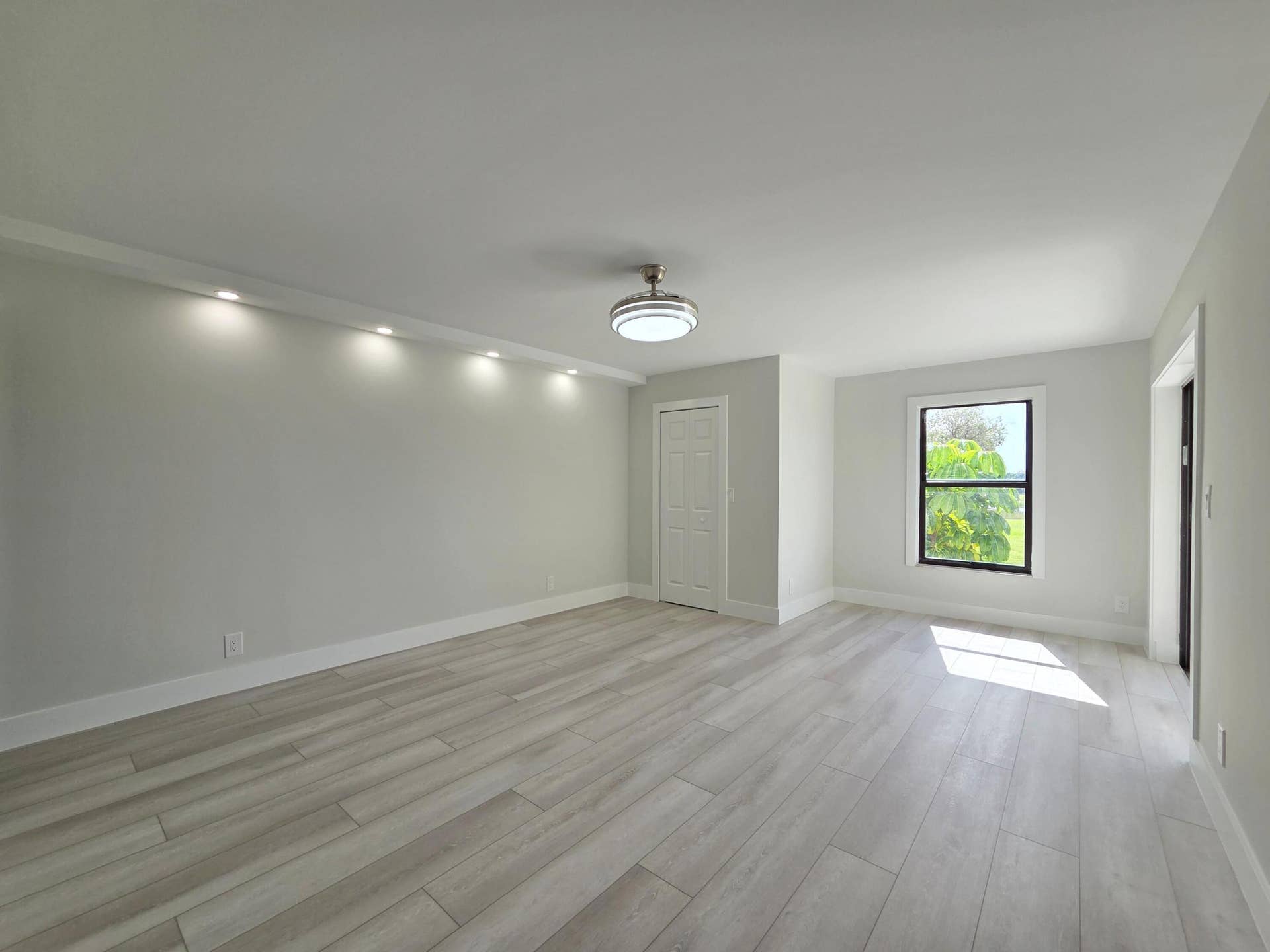 14426 Amberly Lane, #Apt 203, Delray Beach, FL 33446 Entering Master Suite