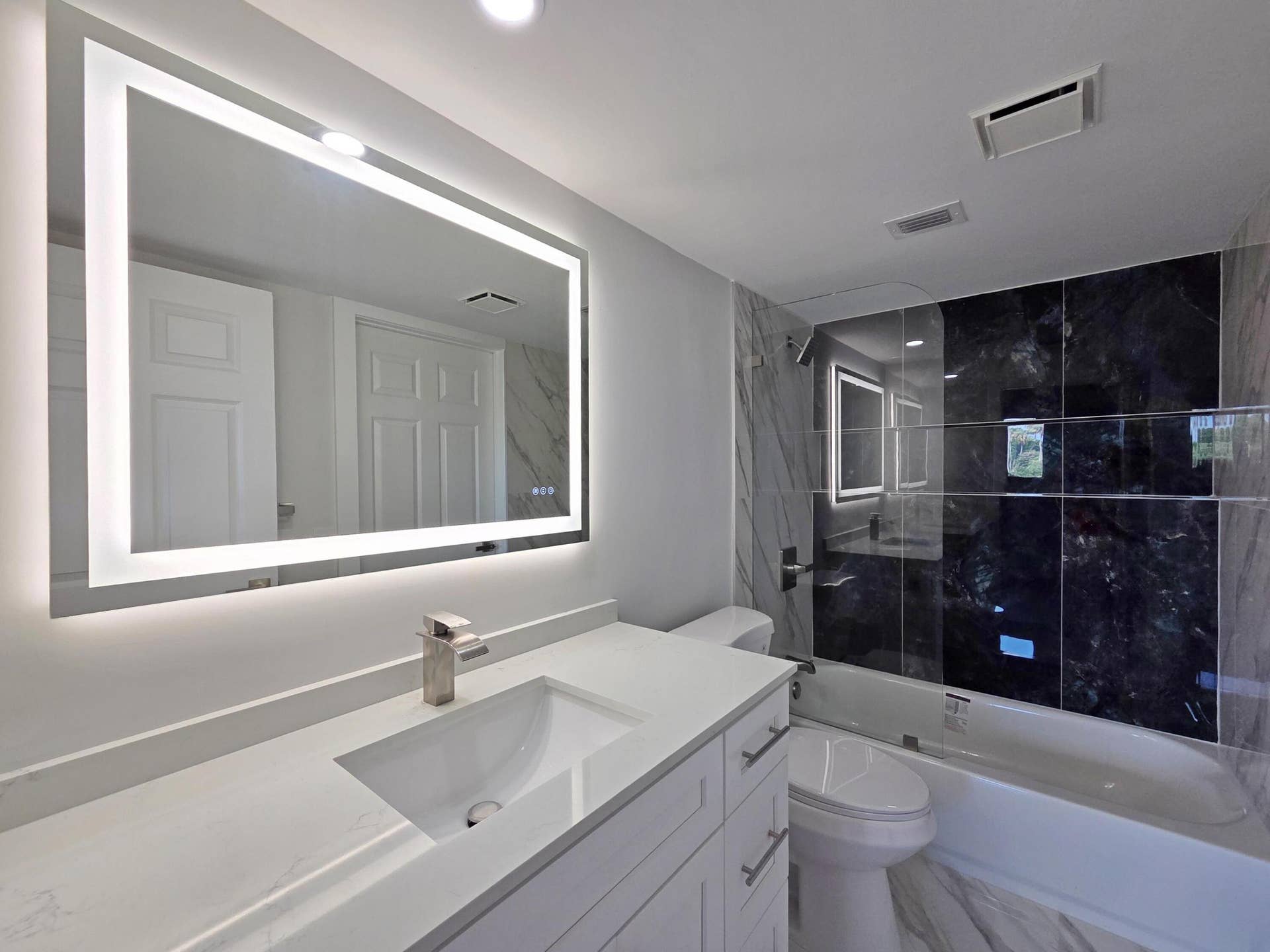 14426 Amberly Lane, #Apt 203, Delray Beach, FL 33446 Guest Bathroom