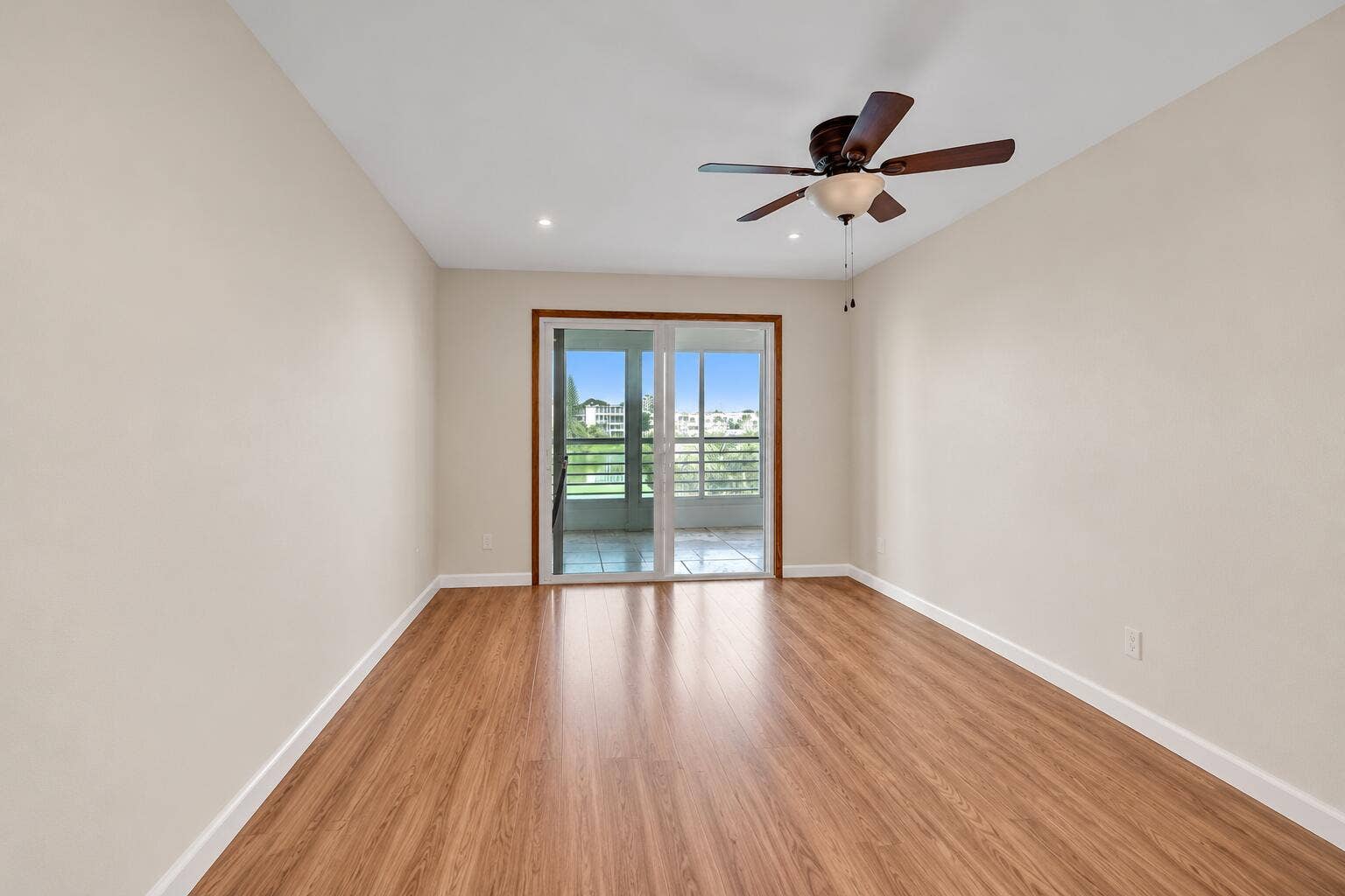 vacant bdrm 2 balcony access
