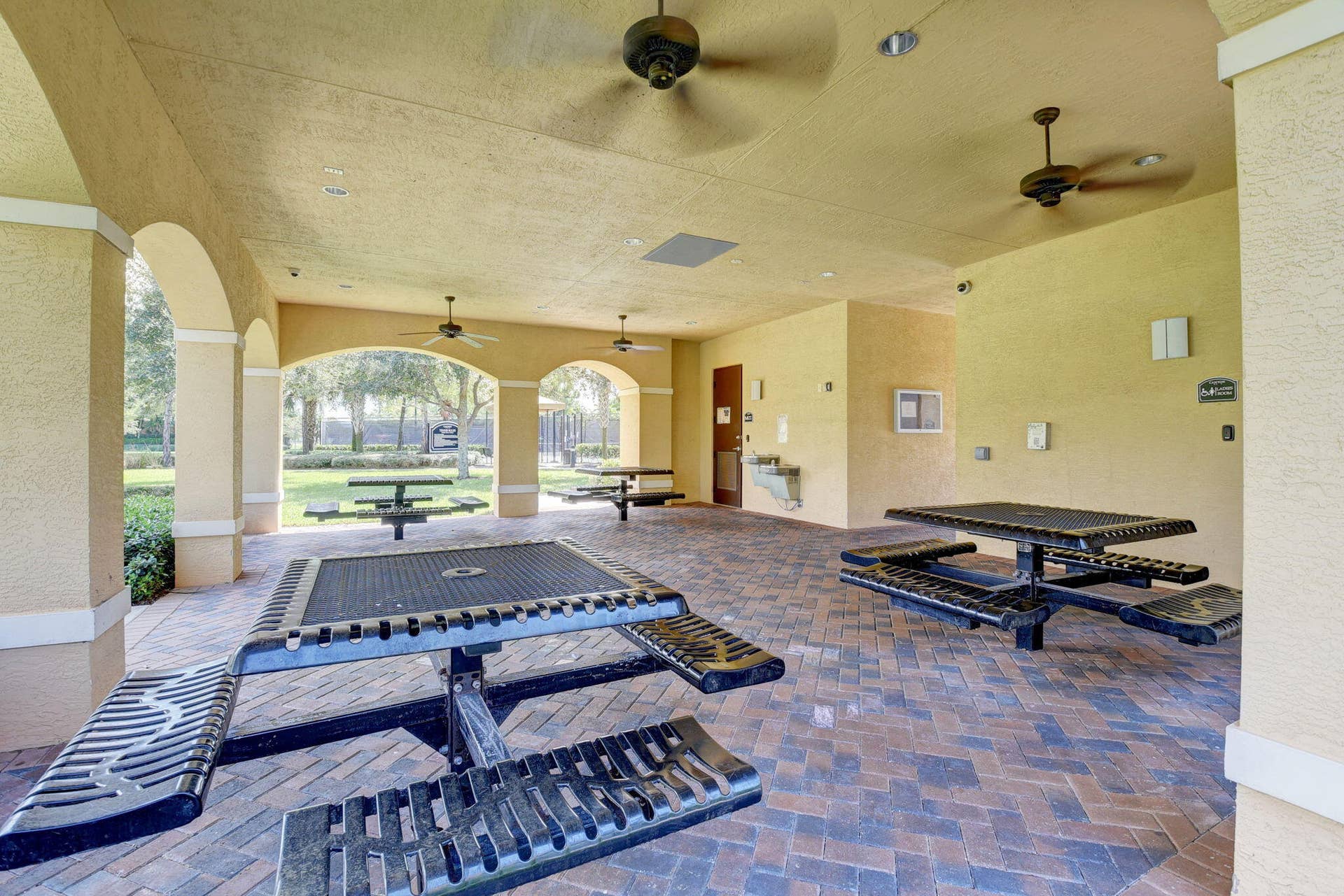 8140 Brigamar Isles Avenue, Boynton Beach, FL 33473 60-web-or-mls-Canyon Trails (14)