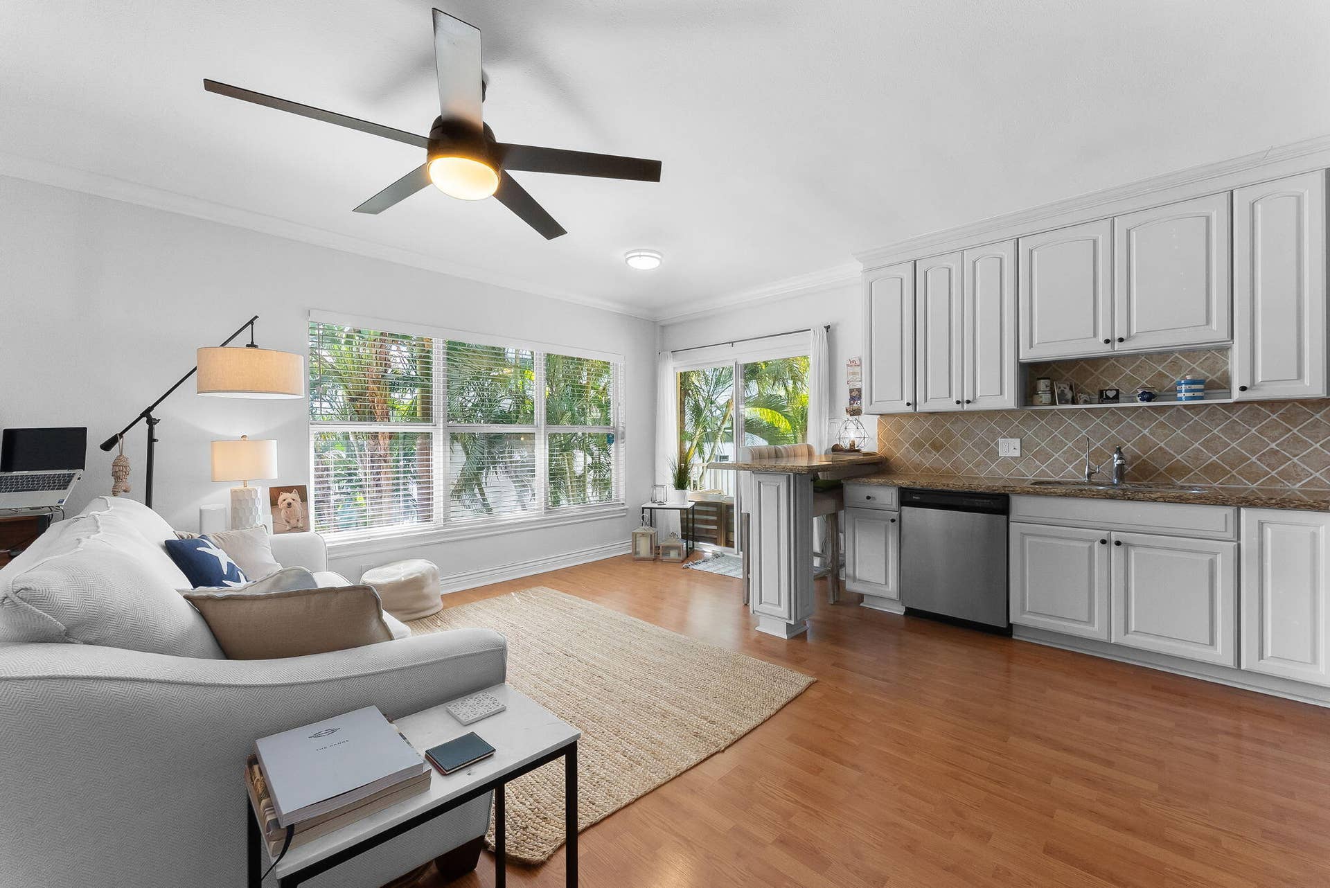 Kitchen & Living Area