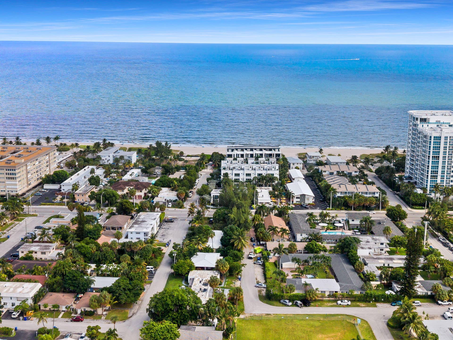 Woodcrest Terrace Co-op sits on the intracoastal just a few blocks from the ocean!