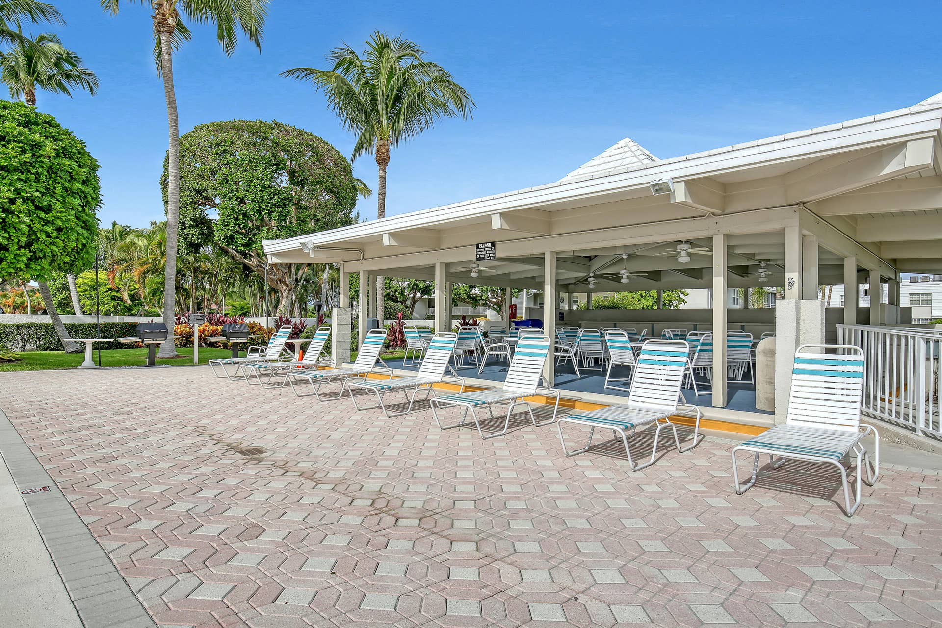 1030 SUGAR SANDS Boulevard, #372, Singer Island, FL 33404 lounge by the pool