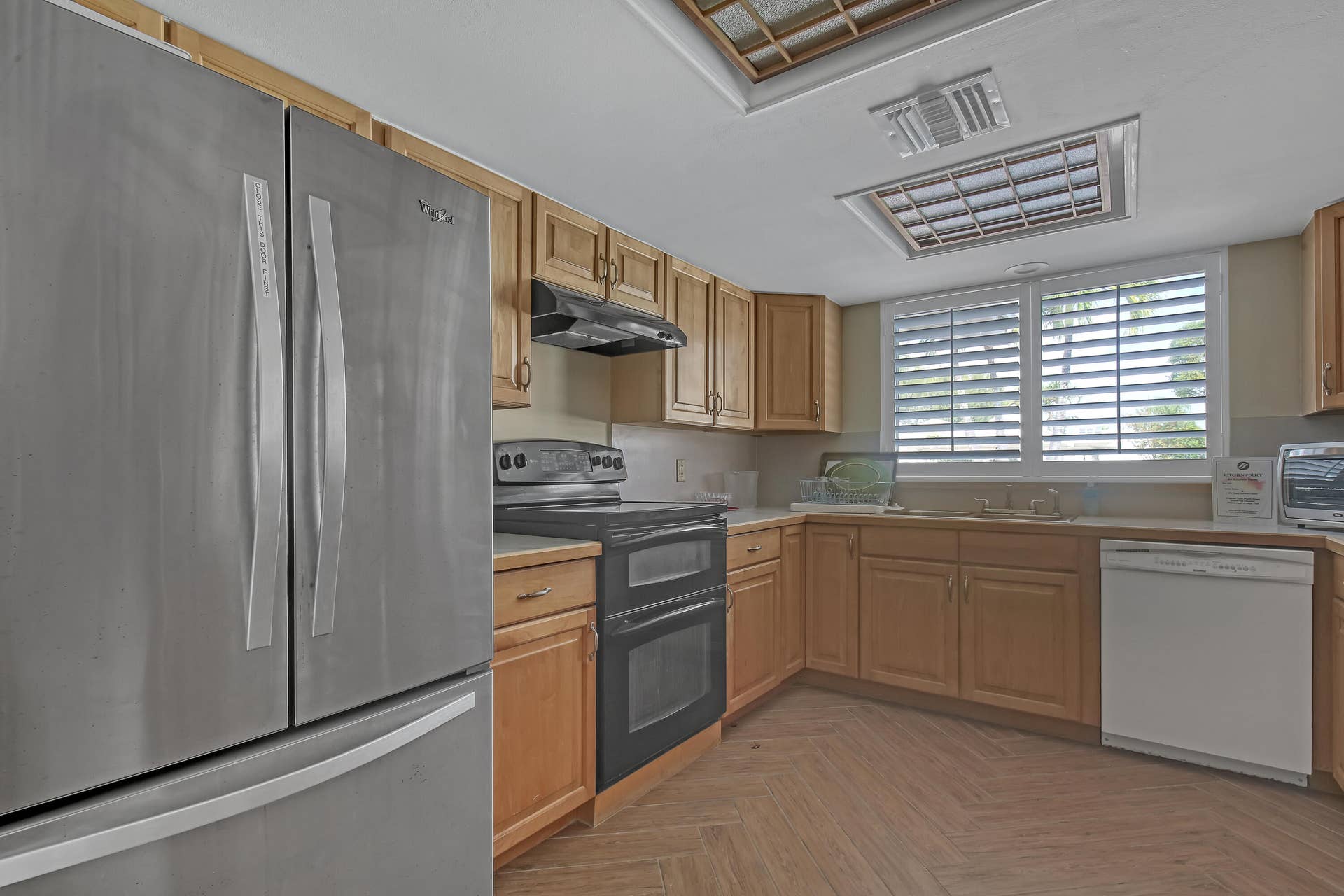 1030 SUGAR SANDS Boulevard, #372, Singer Island, FL 33404 community kitchen