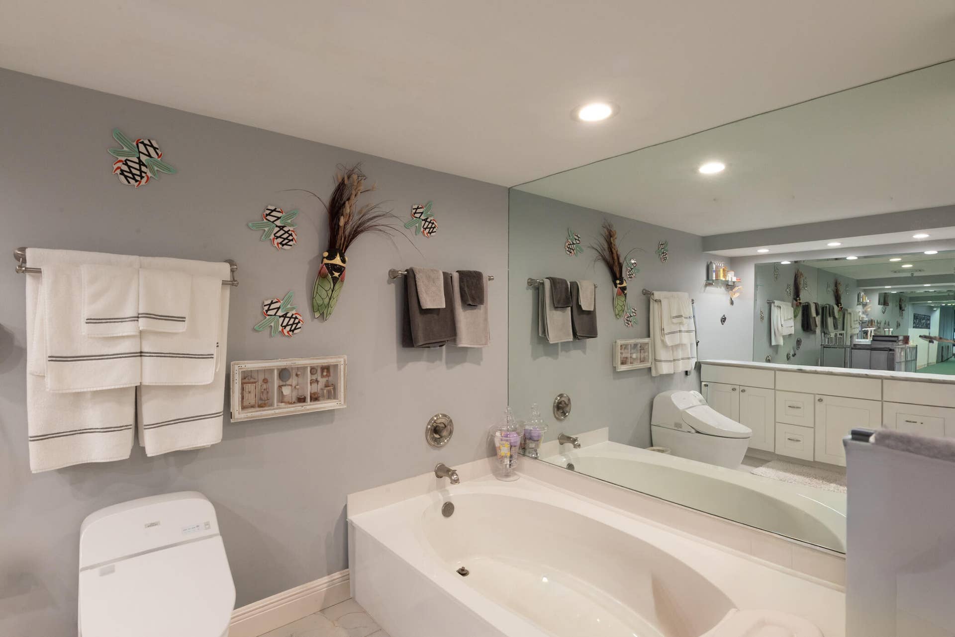 2480 Presidential Way 1804-032