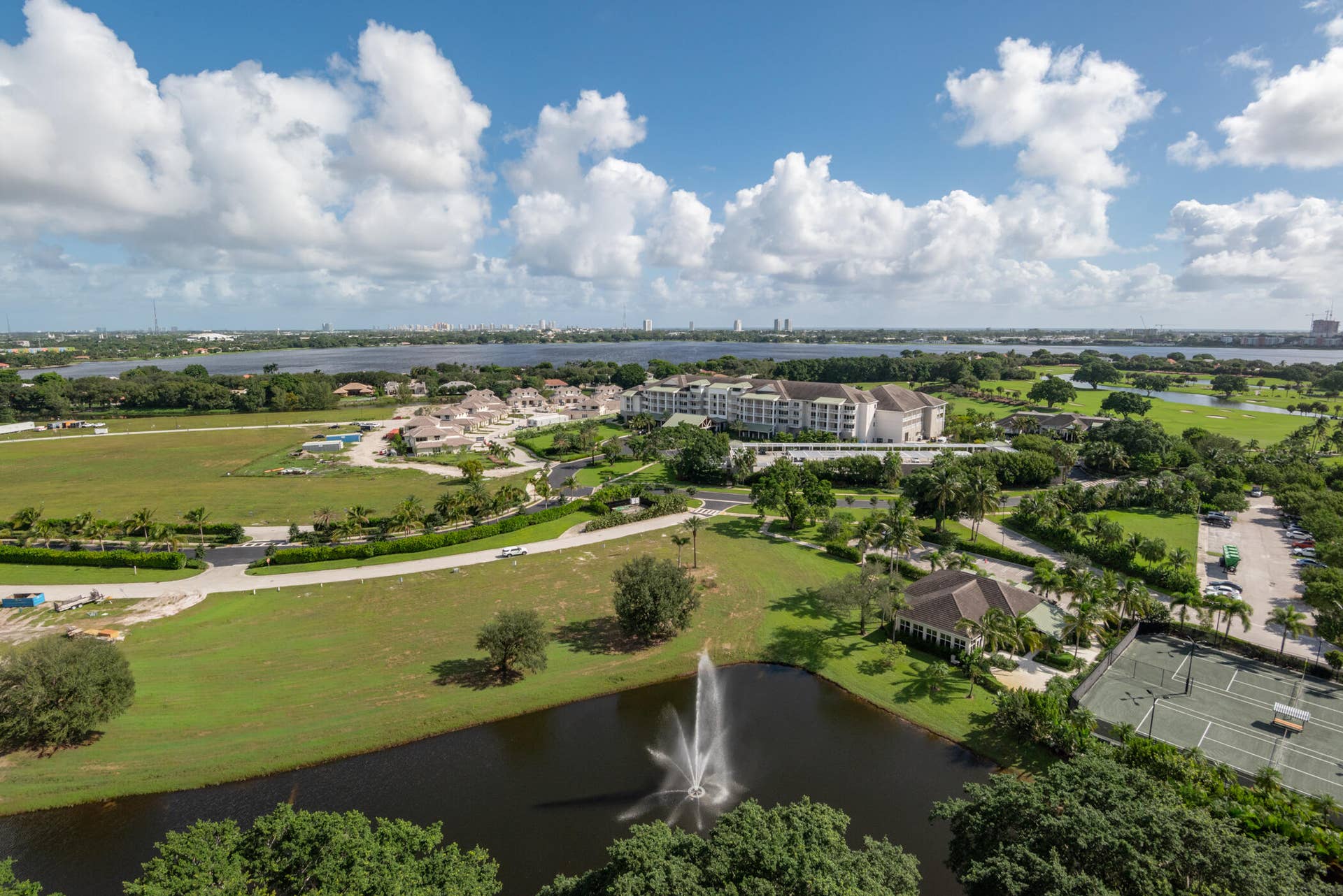 2480 Presidential Way 1804-038