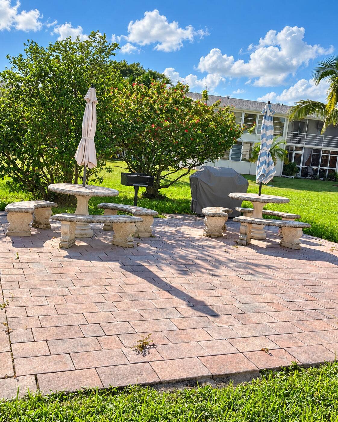198 MARKHAM J, Deerfield Beach, Deerfield Beach, FL 33442 BARBECUE COURTYARD