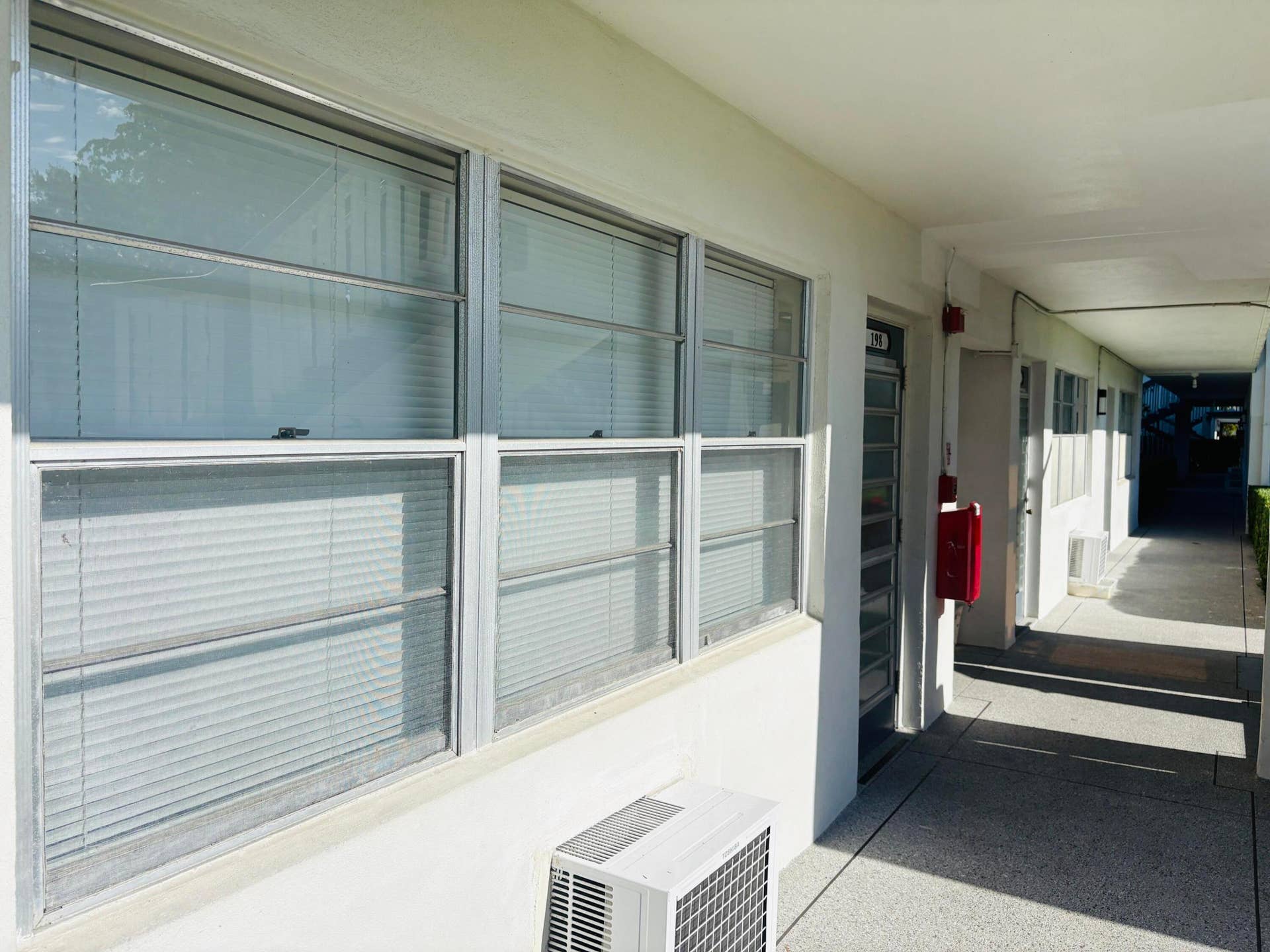 198 MARKHAM J, Deerfield Beach, Deerfield Beach, FL 33442 UNIT ENTRANCE